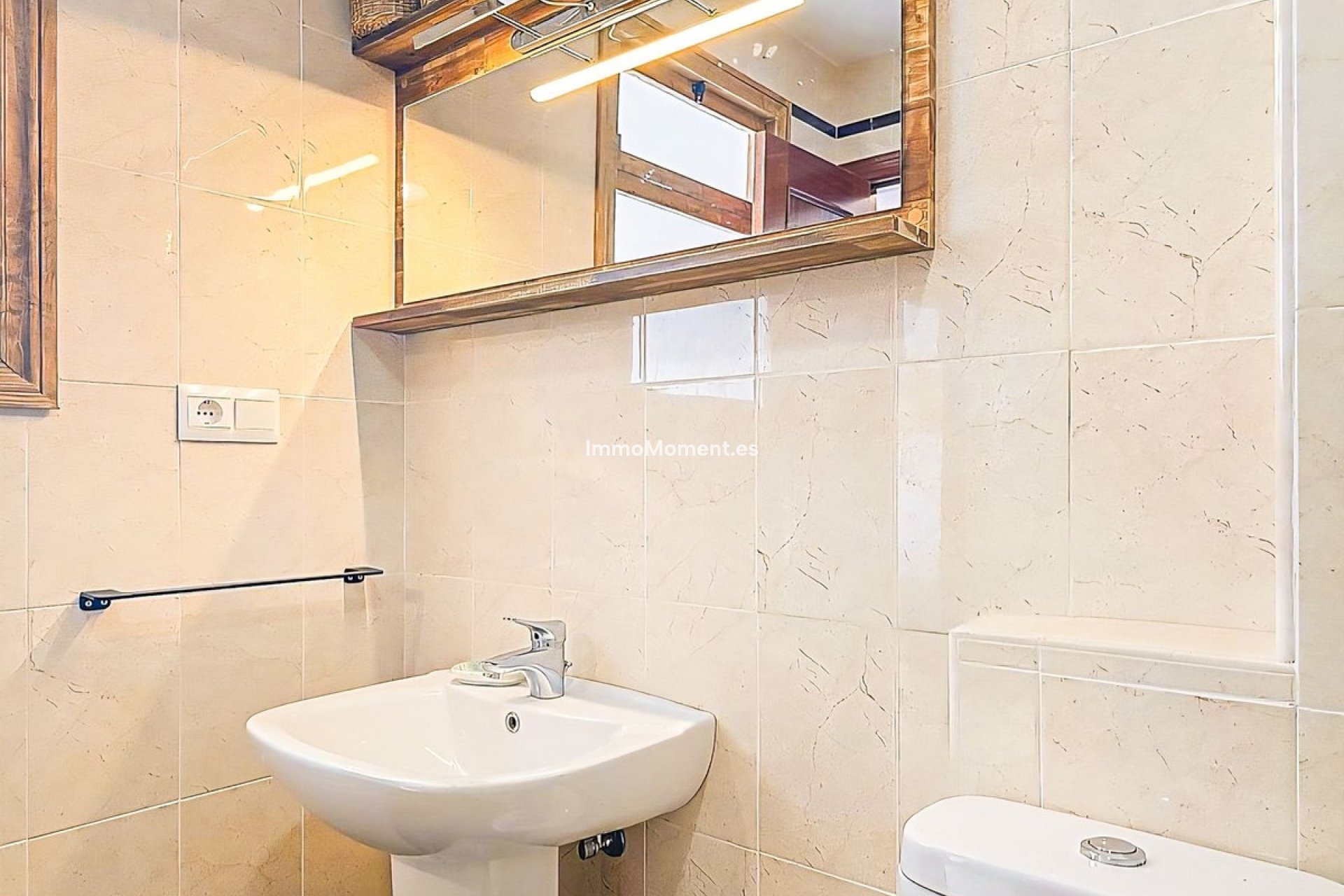 Resale - Villa - Inland  - Almogía