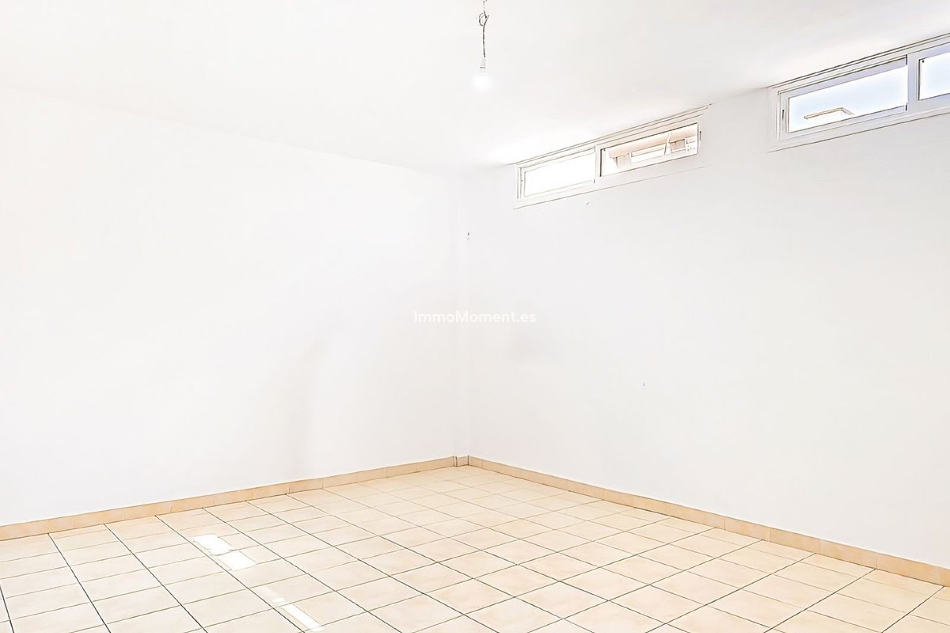 Resale - Villa - Inland  - Almogía