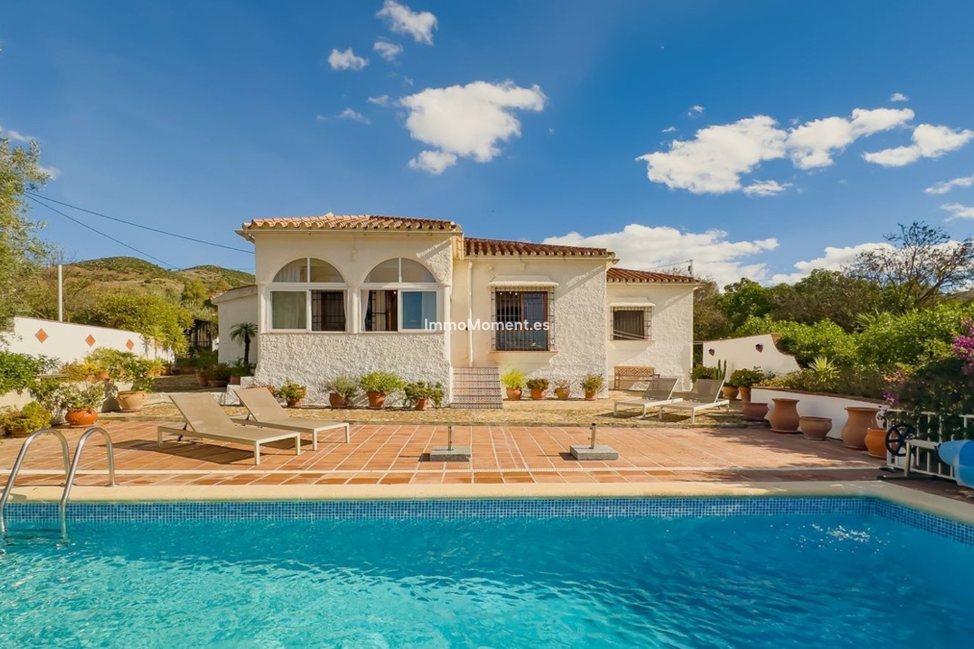 Resale - Villa - Inland  - Almogía