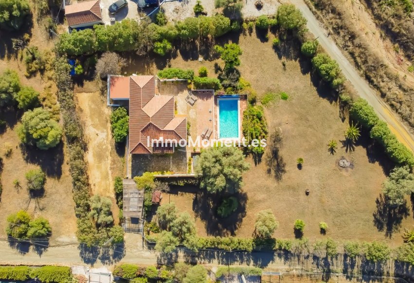 Resale - Villa - Inland  - Almogía