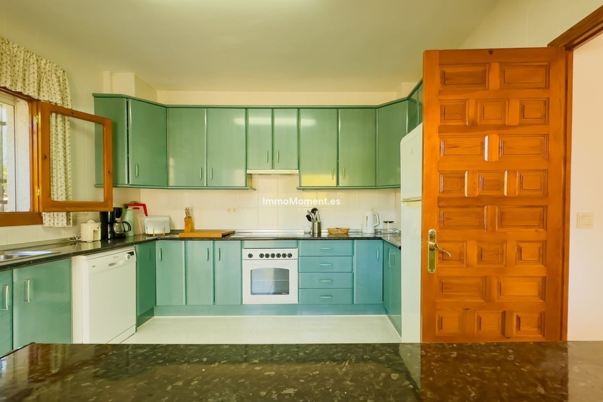 Resale - Villa - Inland  - Almogía