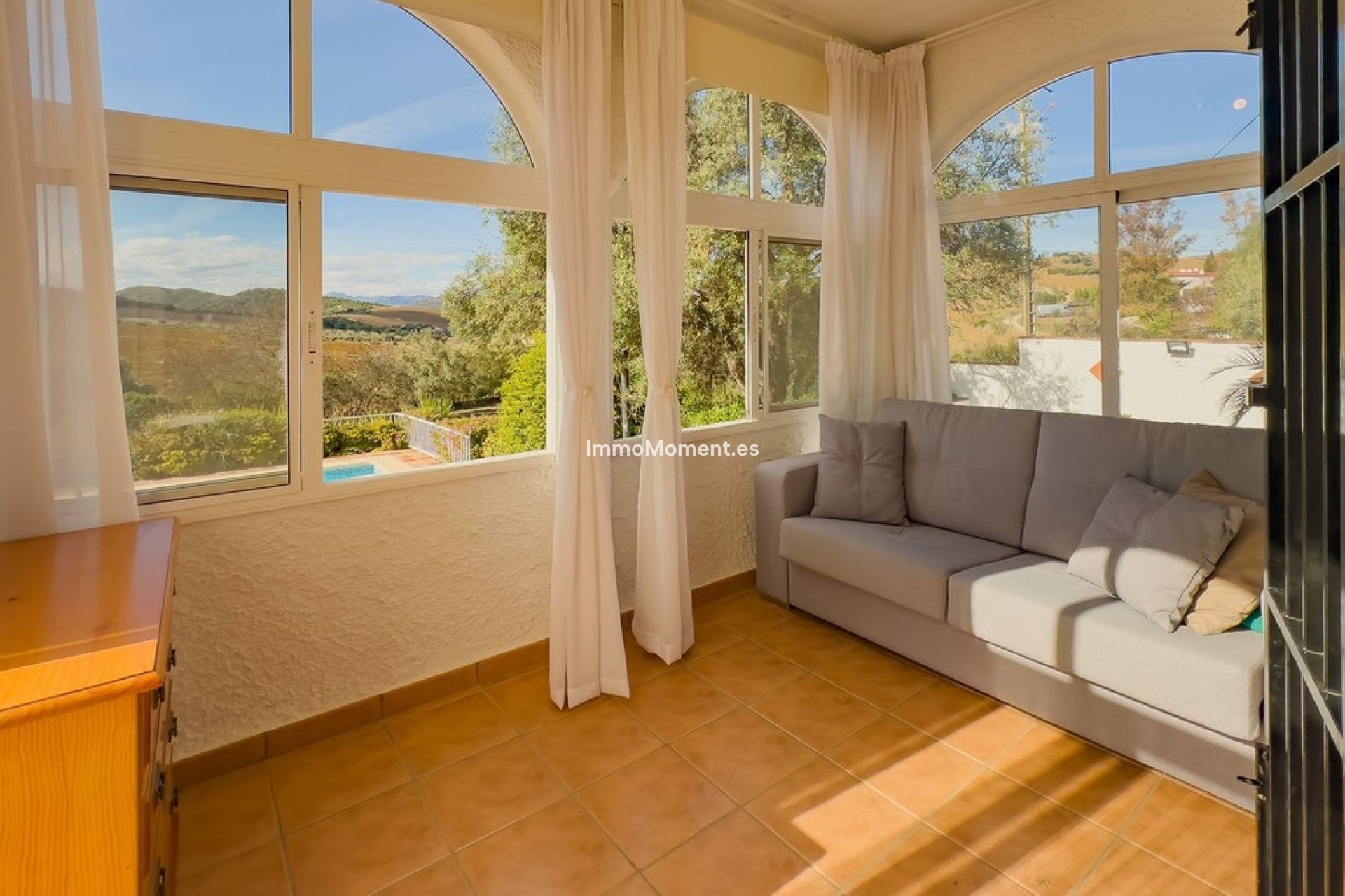 Resale - Villa - Inland  - Almogía