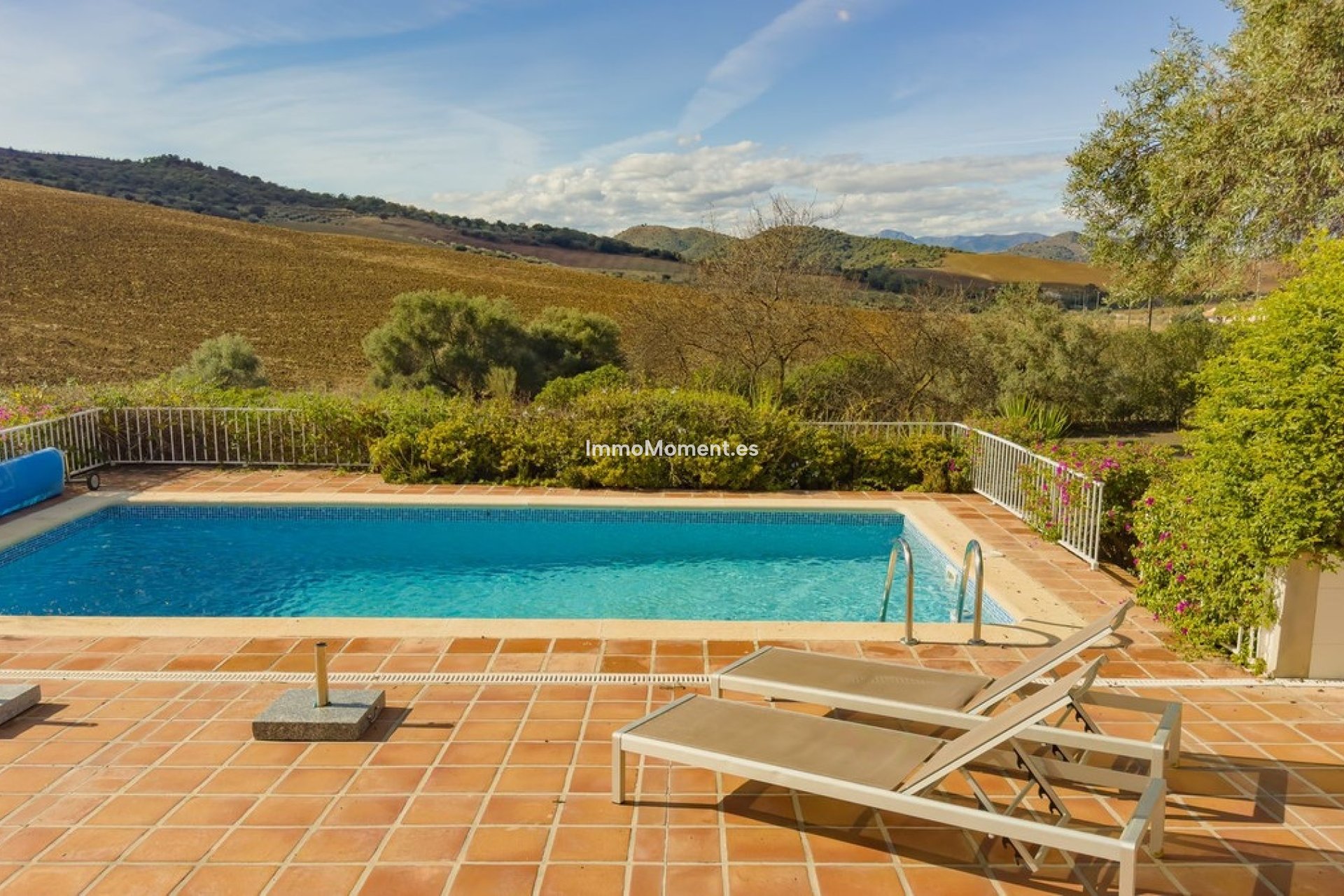 Resale - Villa - Inland  - Almogía