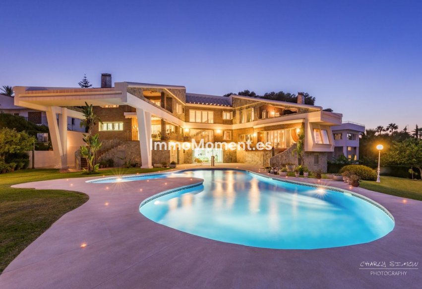 Resale - Villa - Inland  - Churriana