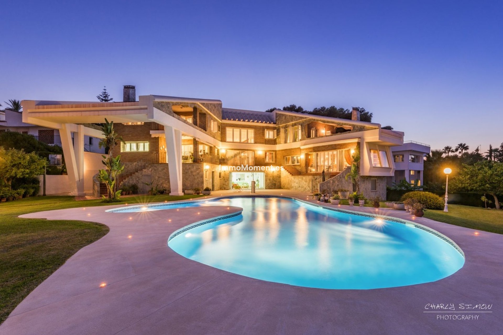 Resale - Villa - Inland  - Churriana