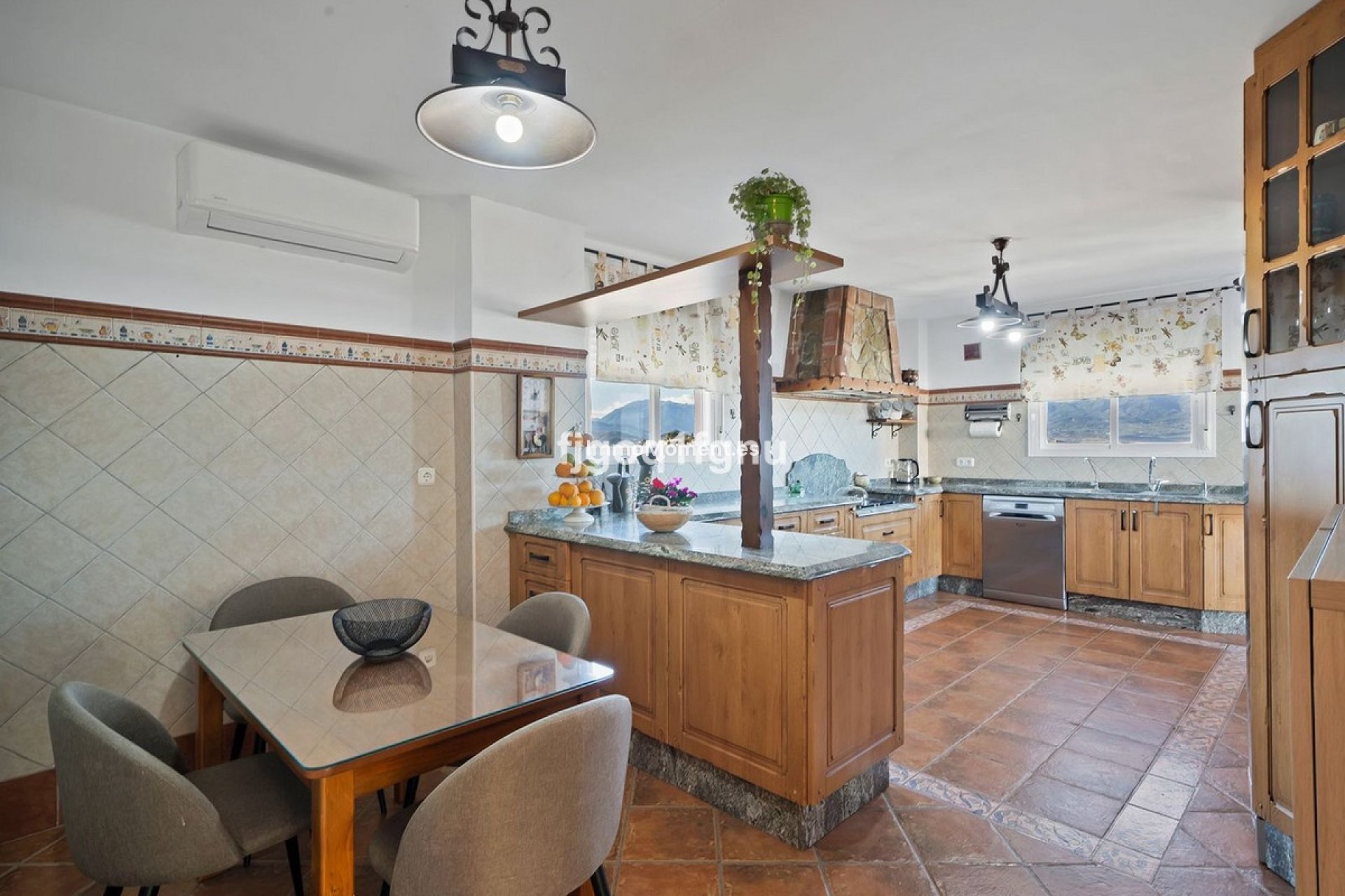 Resale - Villa - Inland  - Coín