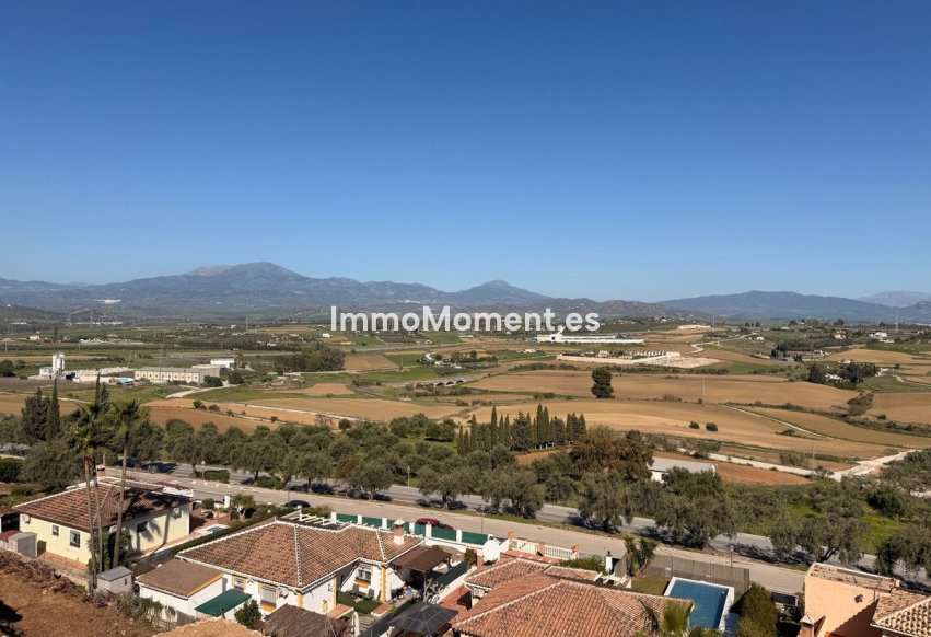 Resale - Villa - Inland  - Coín