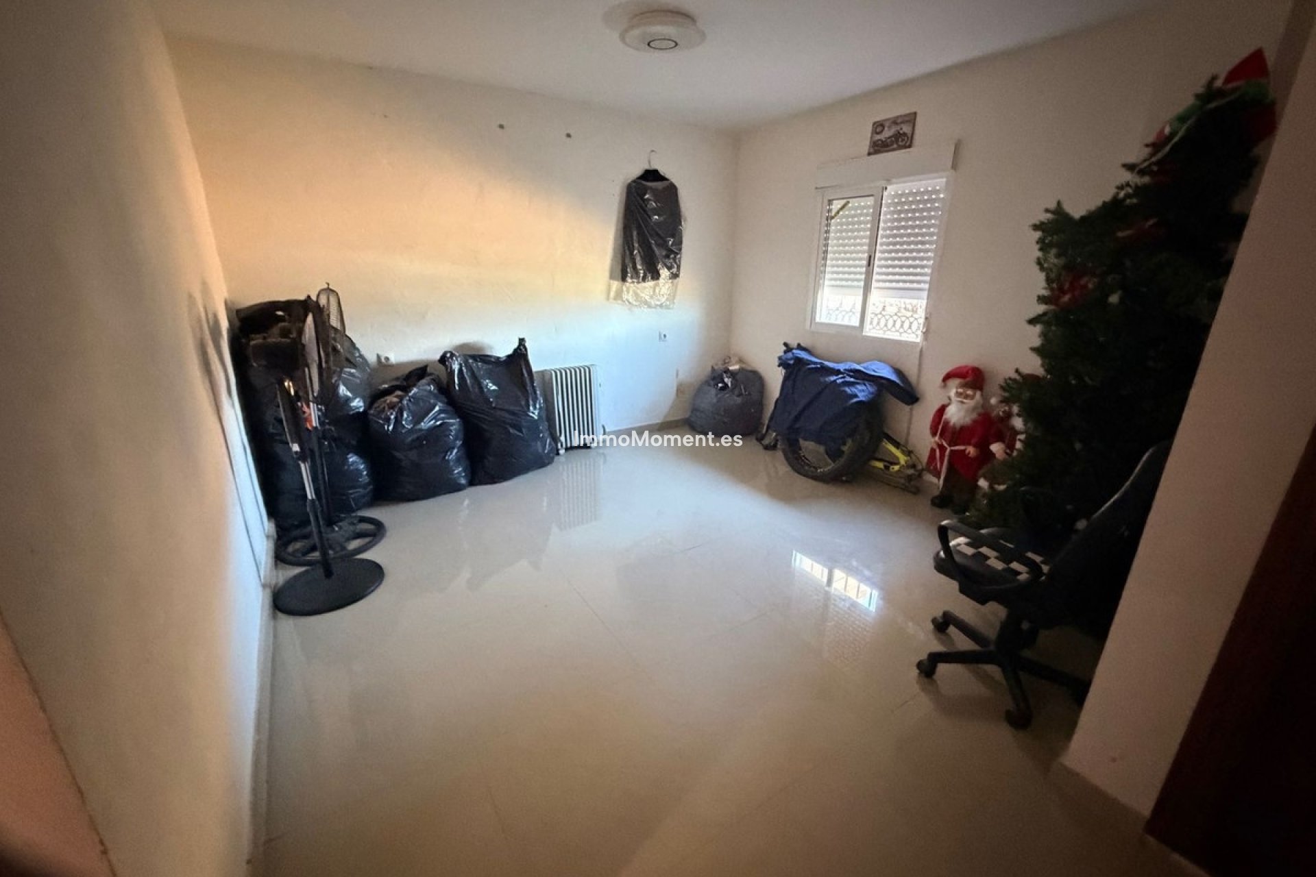 Resale - Villa - Inland  - Coín