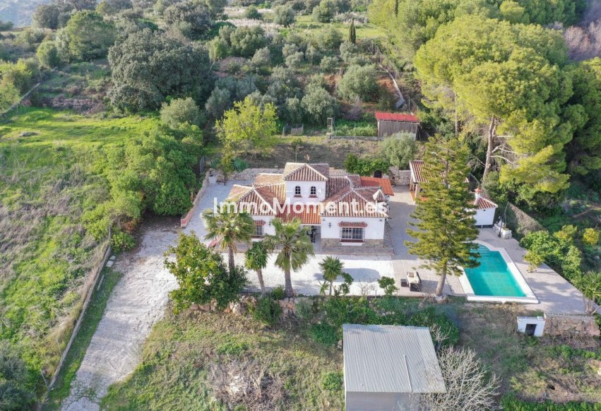 Resale - Villa - Inland  - Coín
