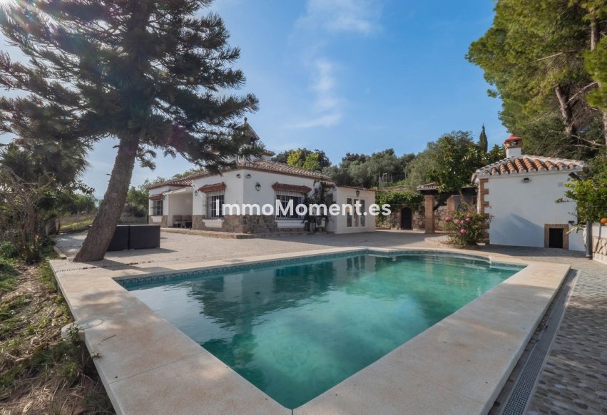 Resale - Villa - Inland  - Coín