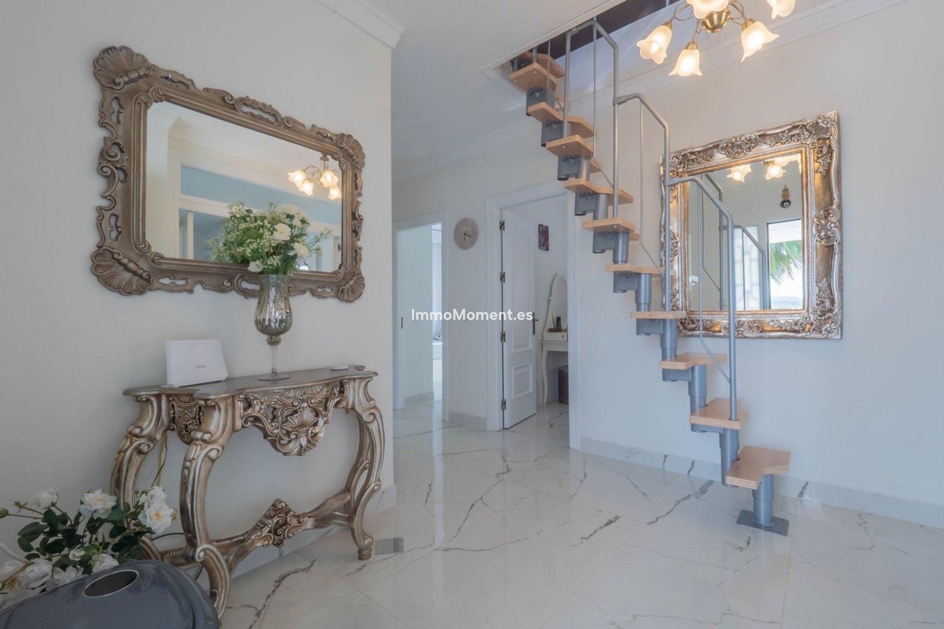 Resale - Villa - Inland  - Coín