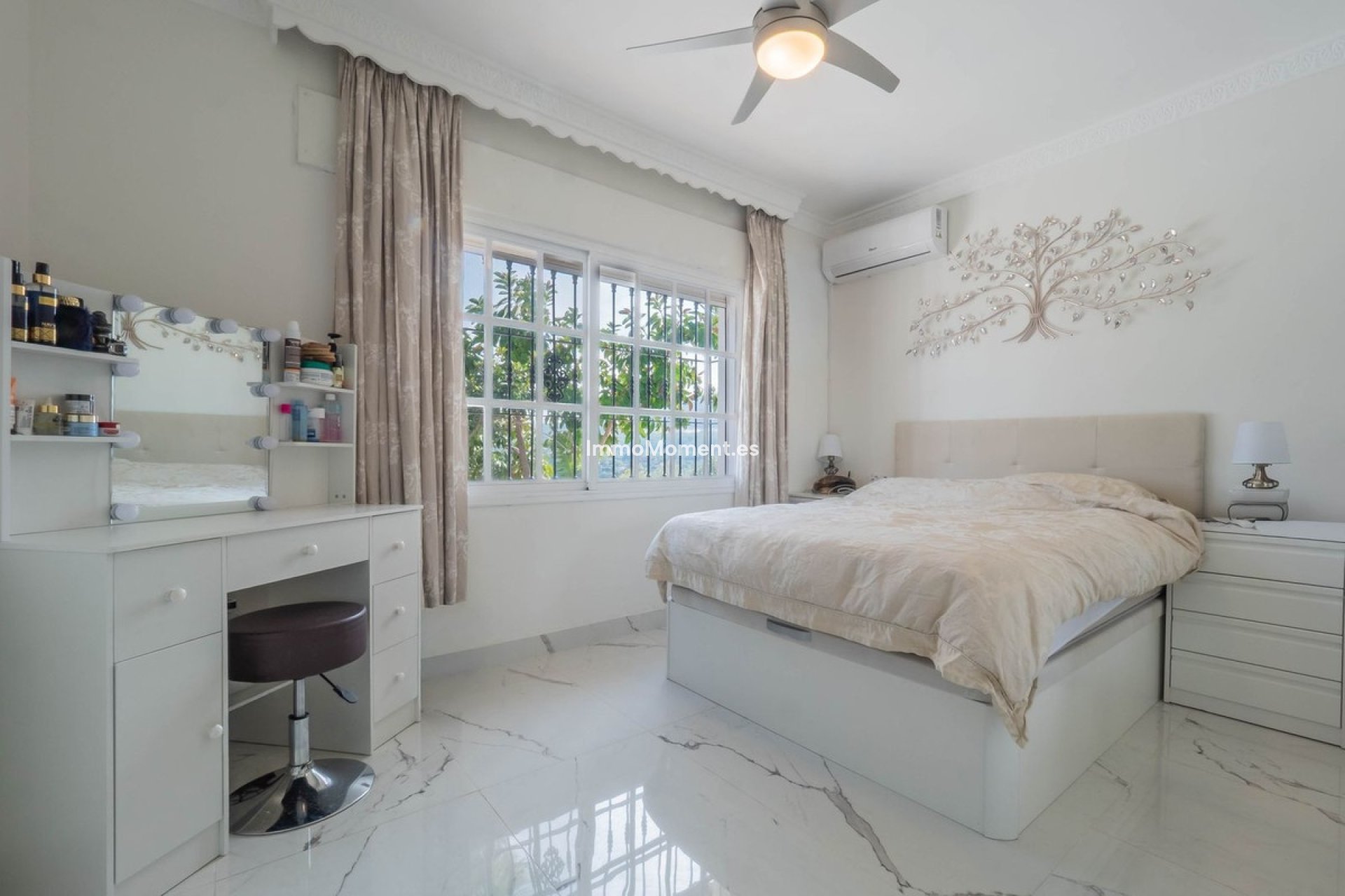 Resale - Villa - Inland  - Coín