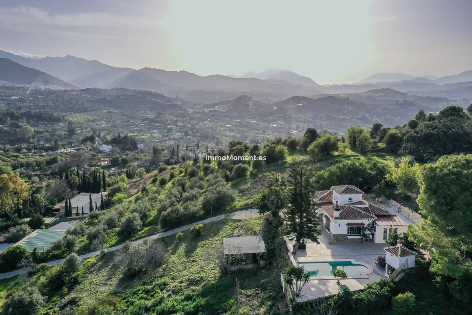 Resale - Villa - Inland  - Coín