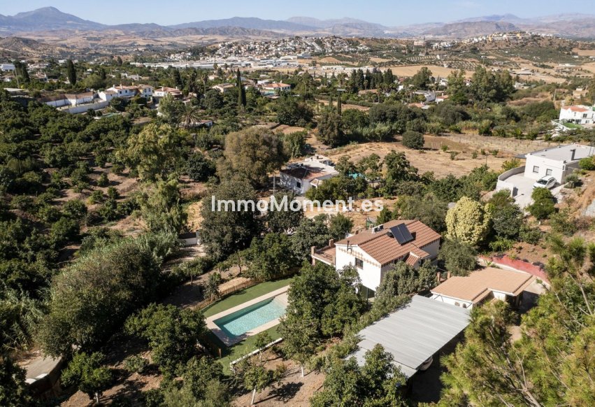 Resale - Villa - Inland  - Coín