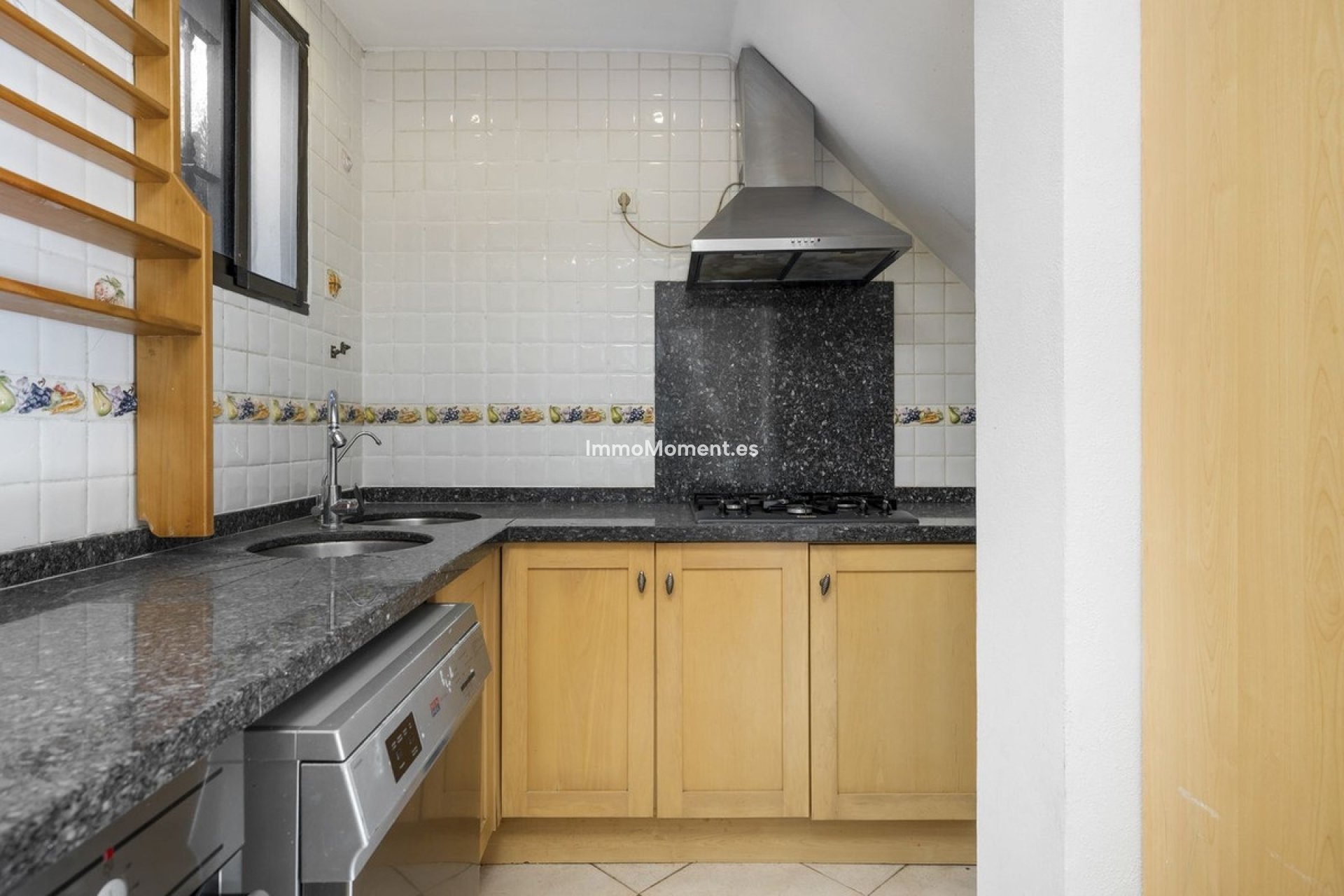 Resale - Villa - Inland  - Coín