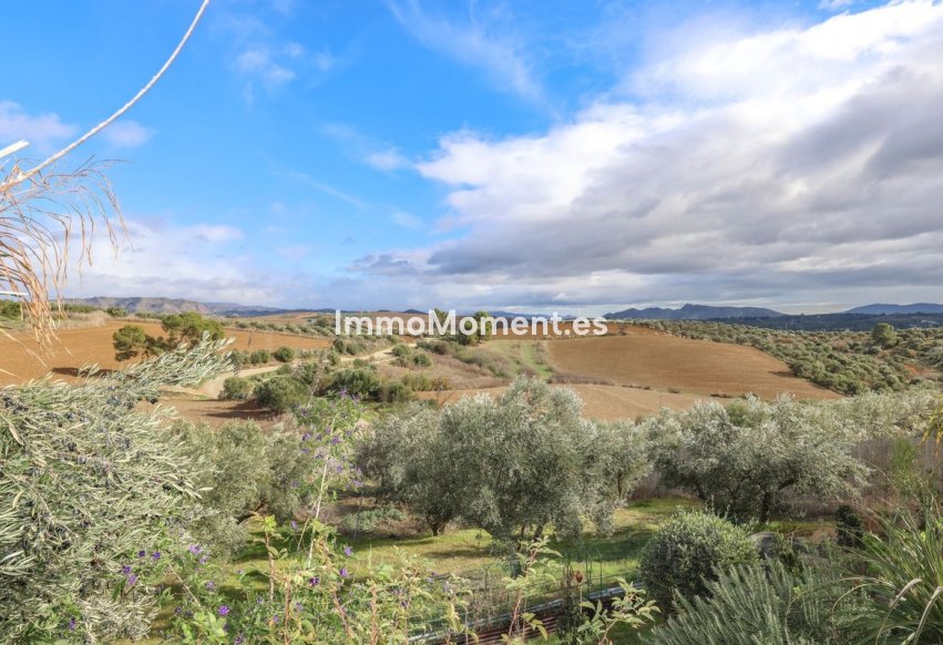 Resale - Villa - Inland  - Coín