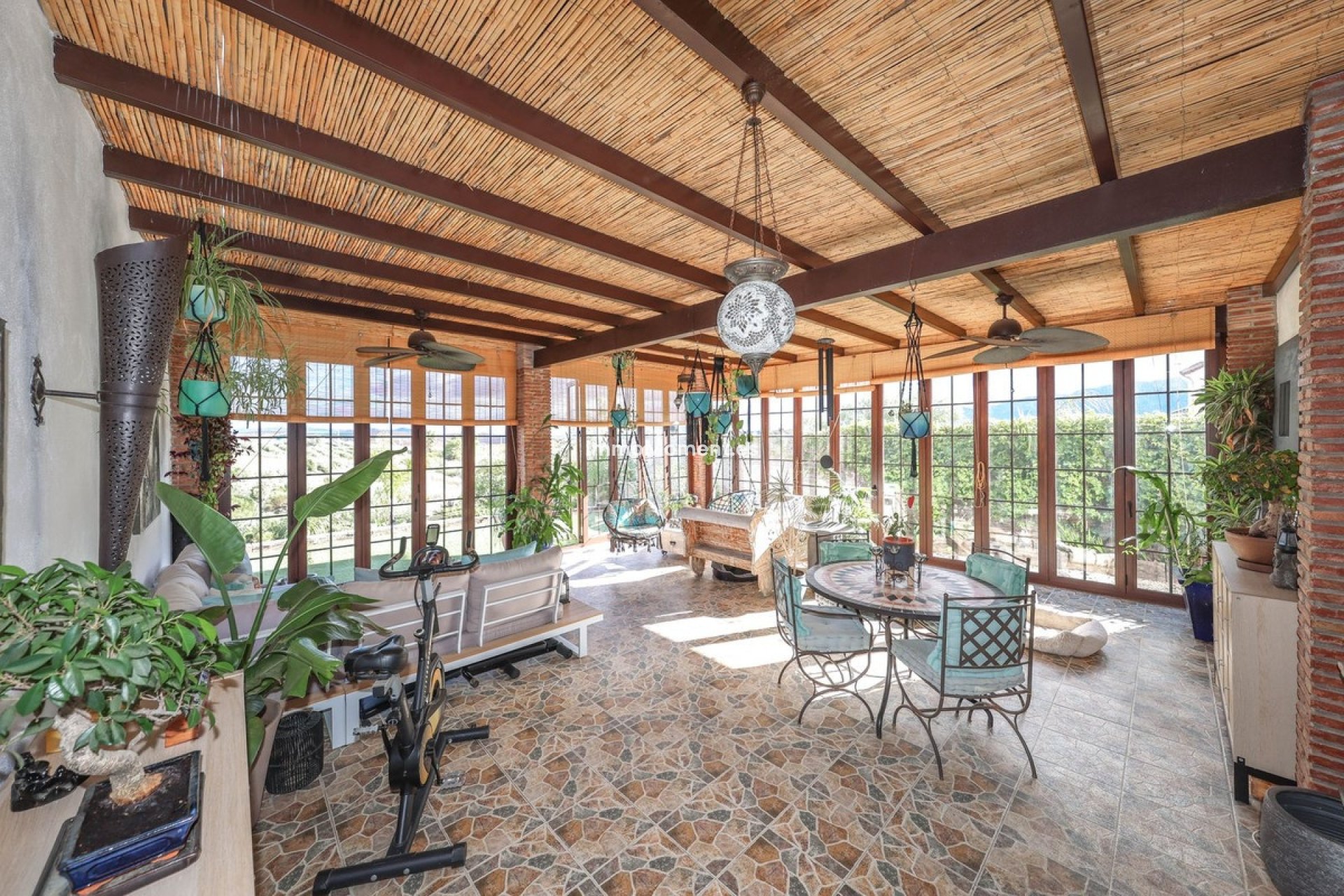 Resale - Villa - Inland  - Coín