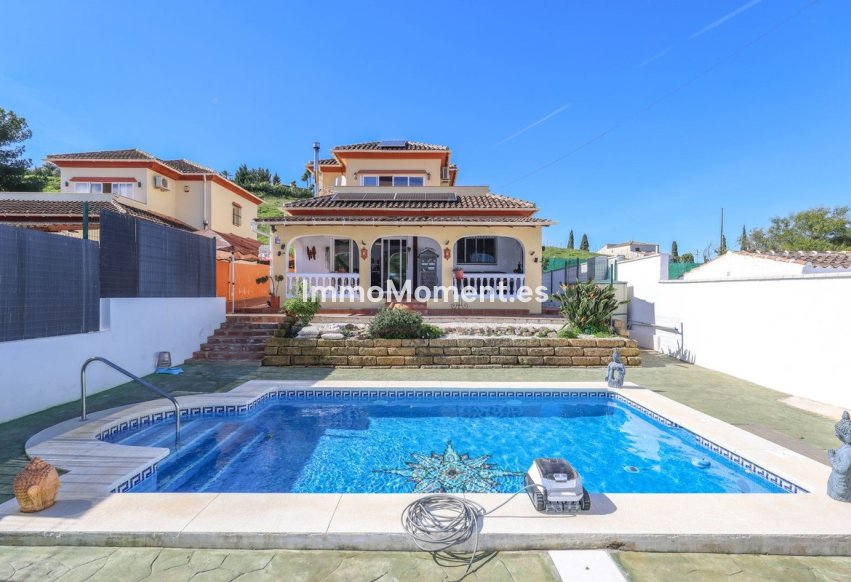 Resale - Villa - Inland  - Coín