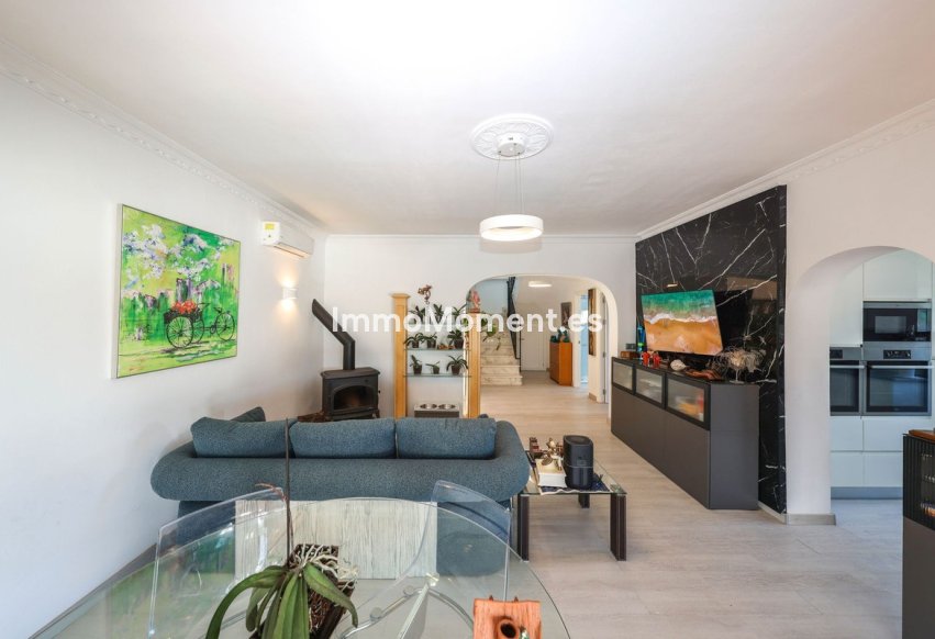 Resale - Villa - Inland  - Coín