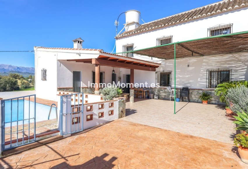 Resale - Villa - Inland  - Coín