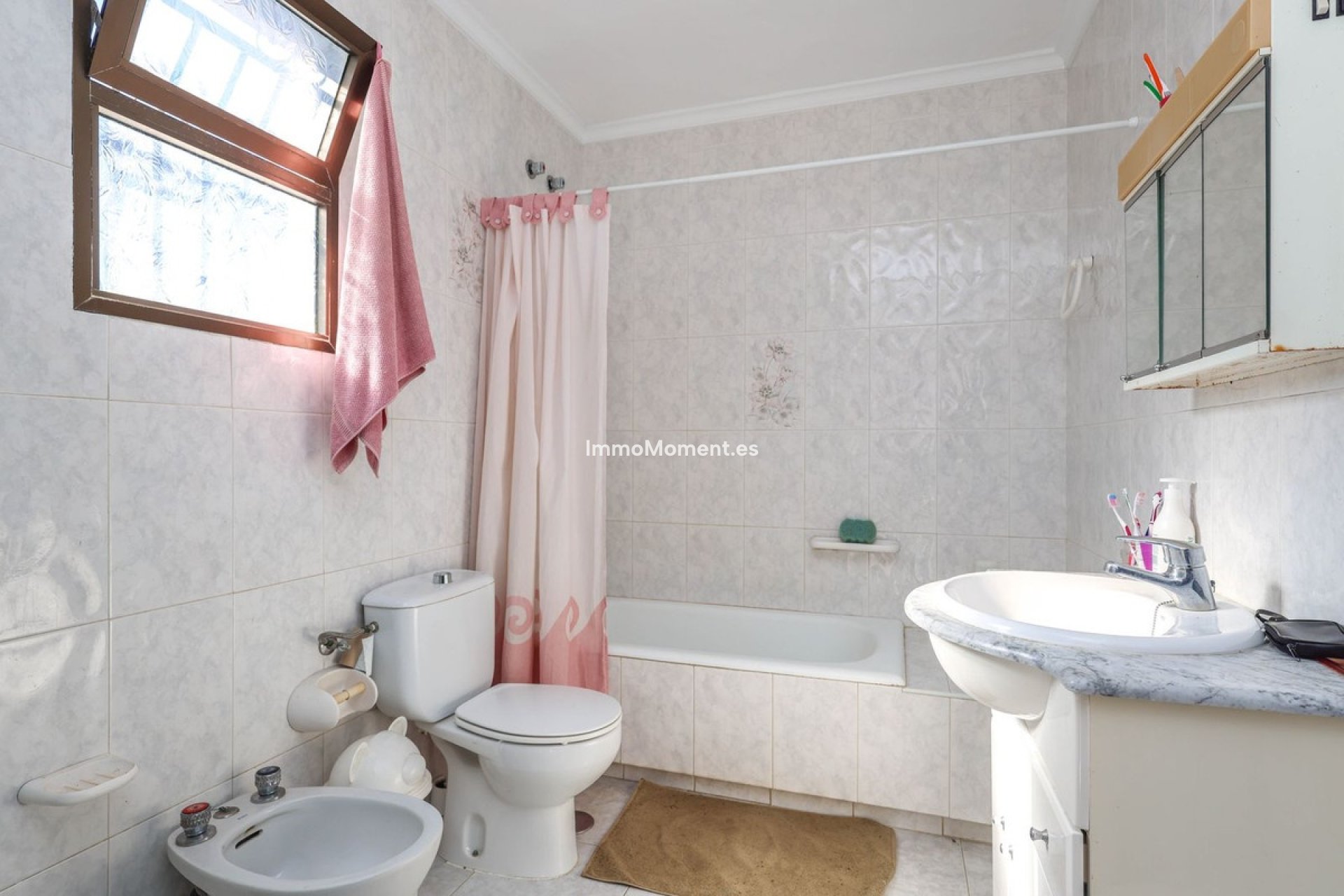 Resale - Villa - Inland  - Coín