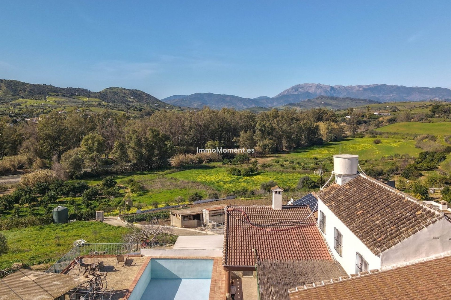 Resale - Villa - Inland  - Coín