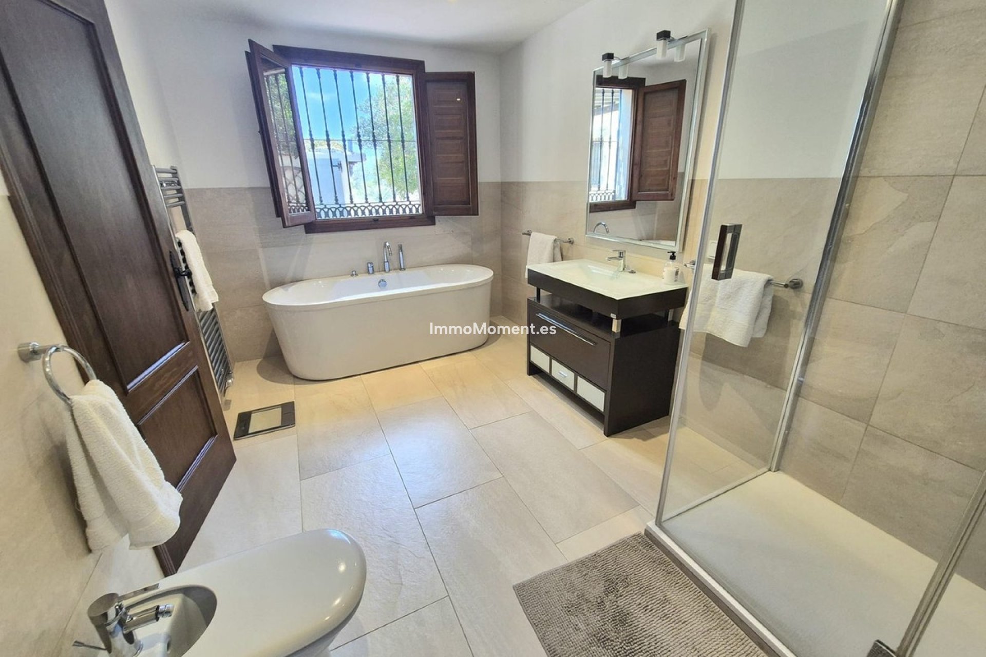 Resale - Villa - Inland  - Coín