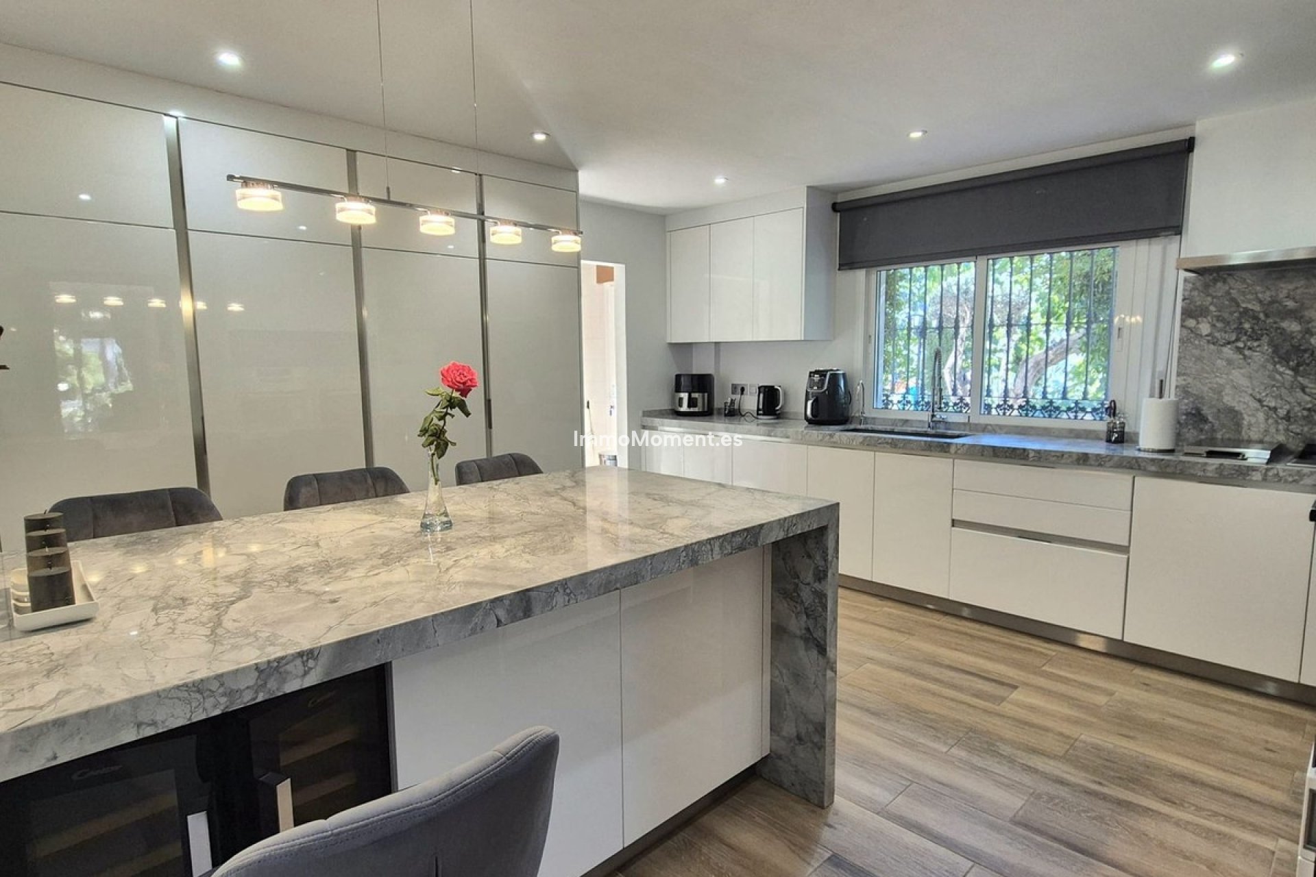 Resale - Villa - Inland  - Coín