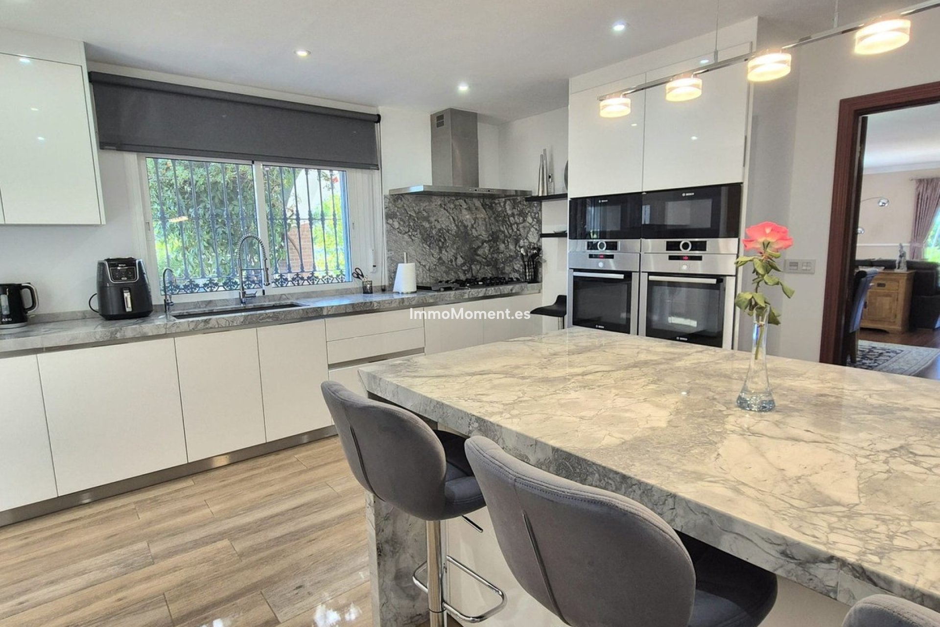 Resale - Villa - Inland  - Coín