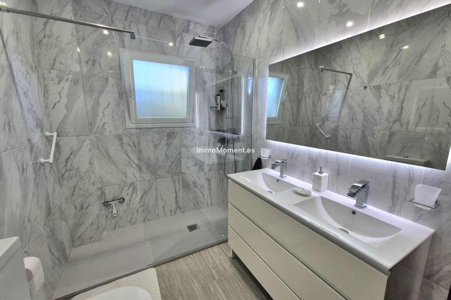 Resale - Villa - Inland  - Coín