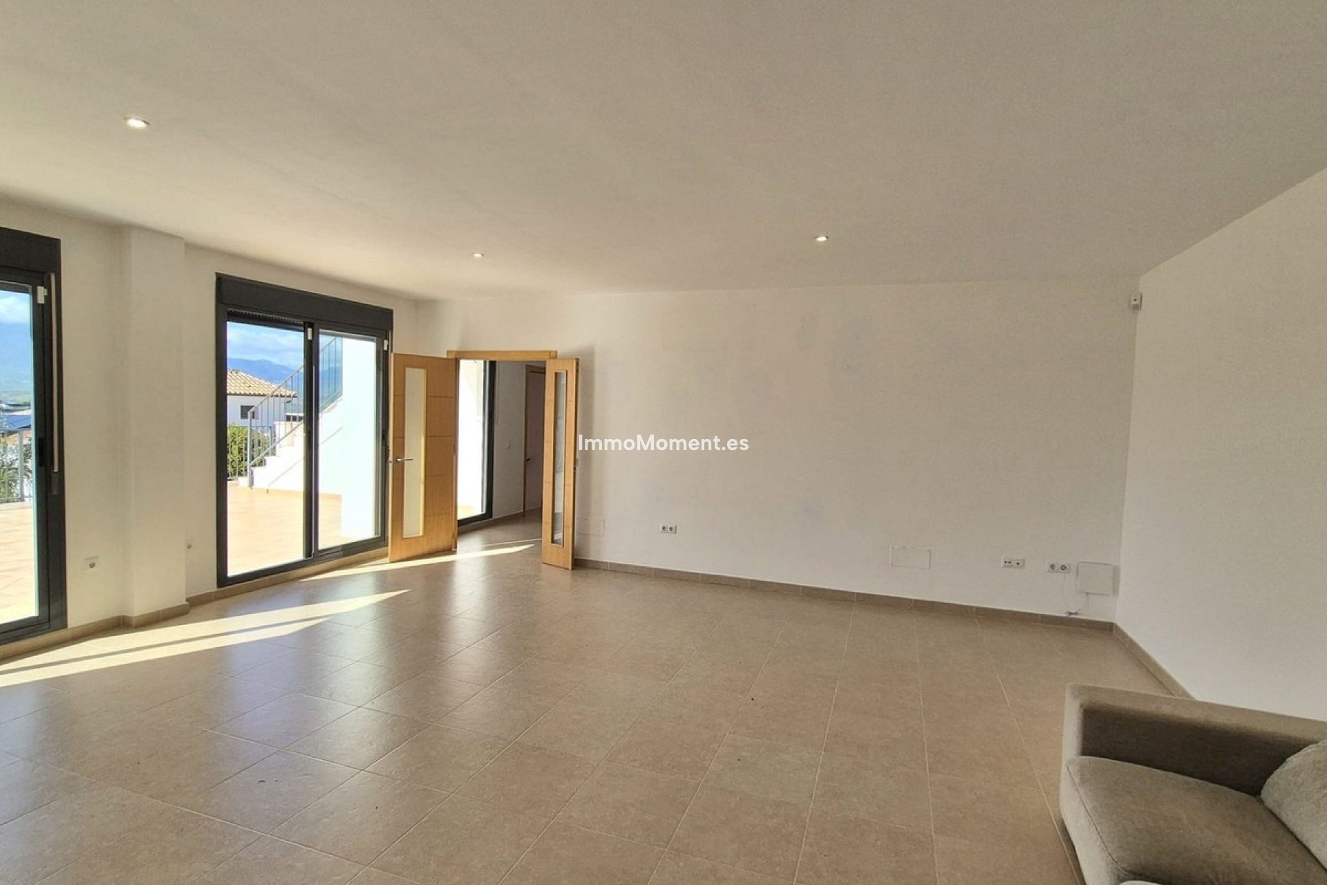 Resale - Villa - Inland  - Coín