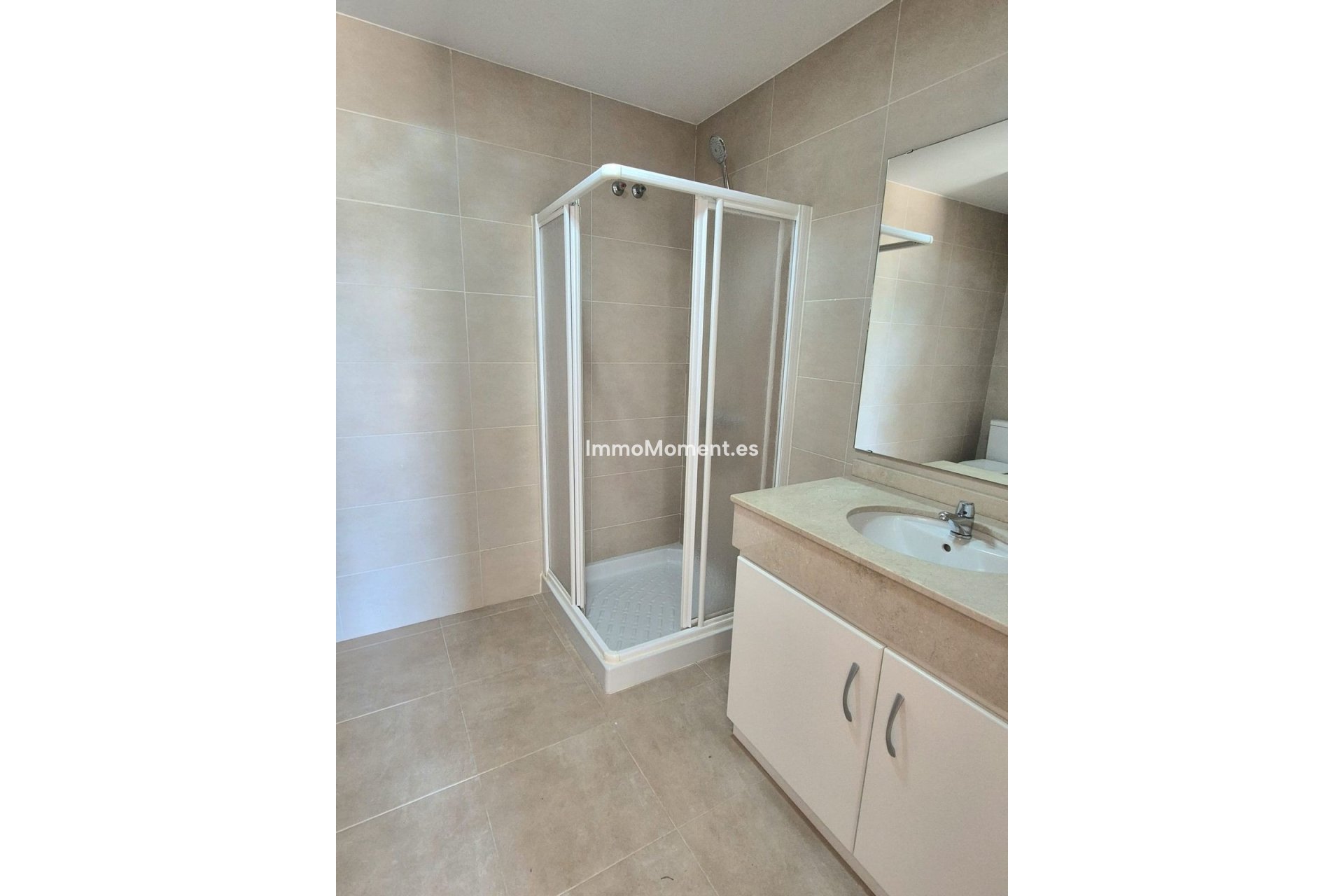 Resale - Villa - Inland  - Coín