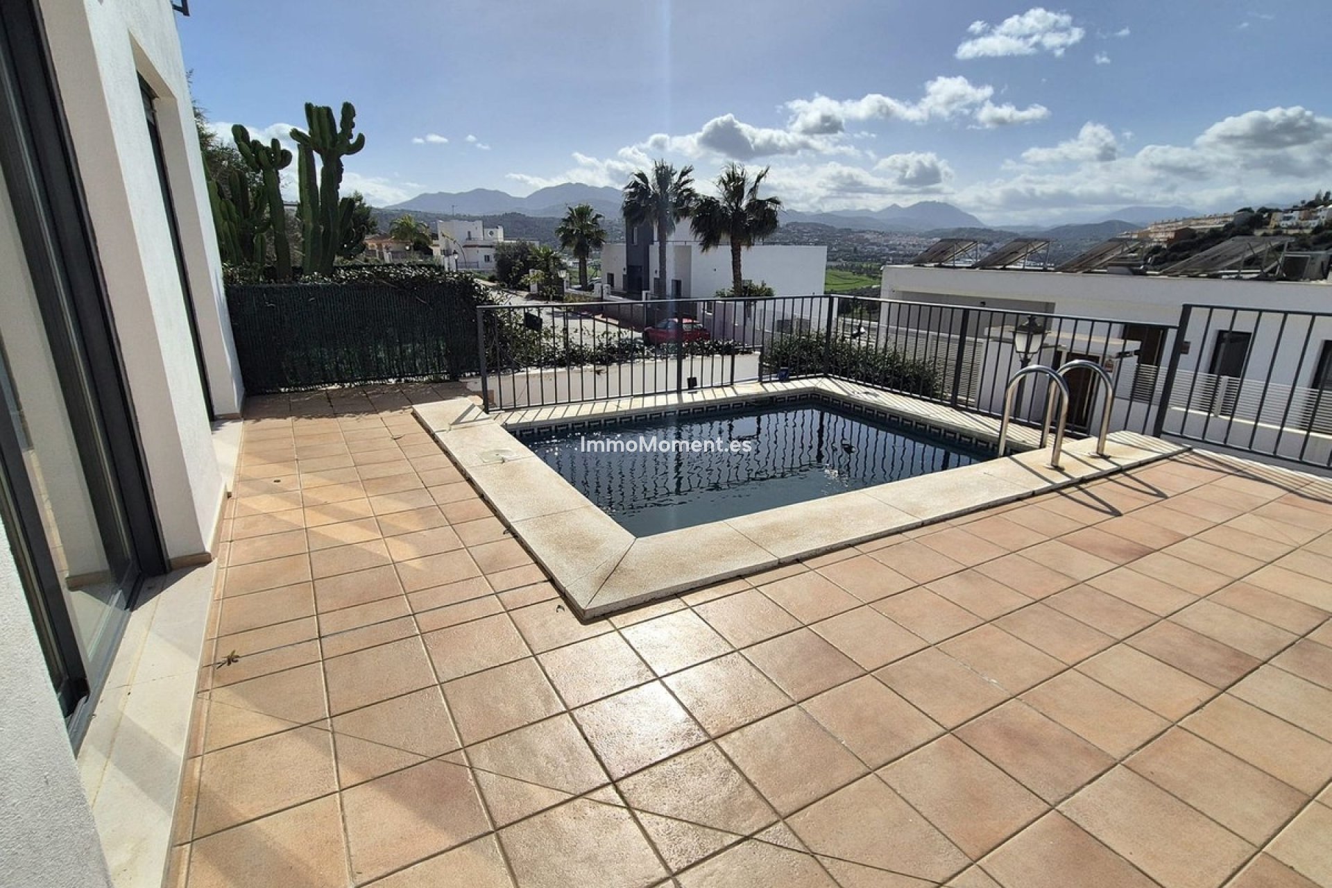 Resale - Villa - Inland  - Coín