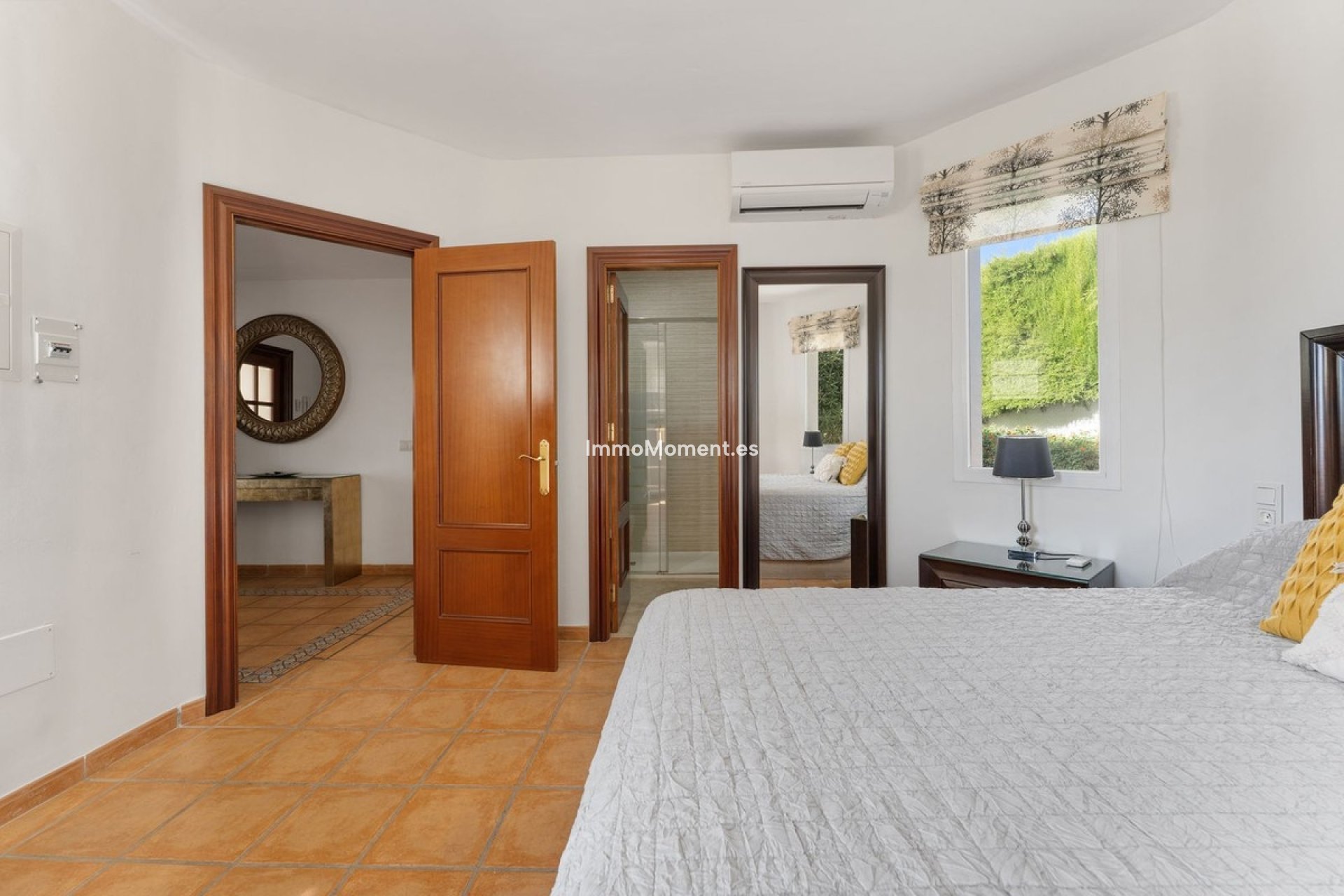 Resale - Villa - Inland  - Coín