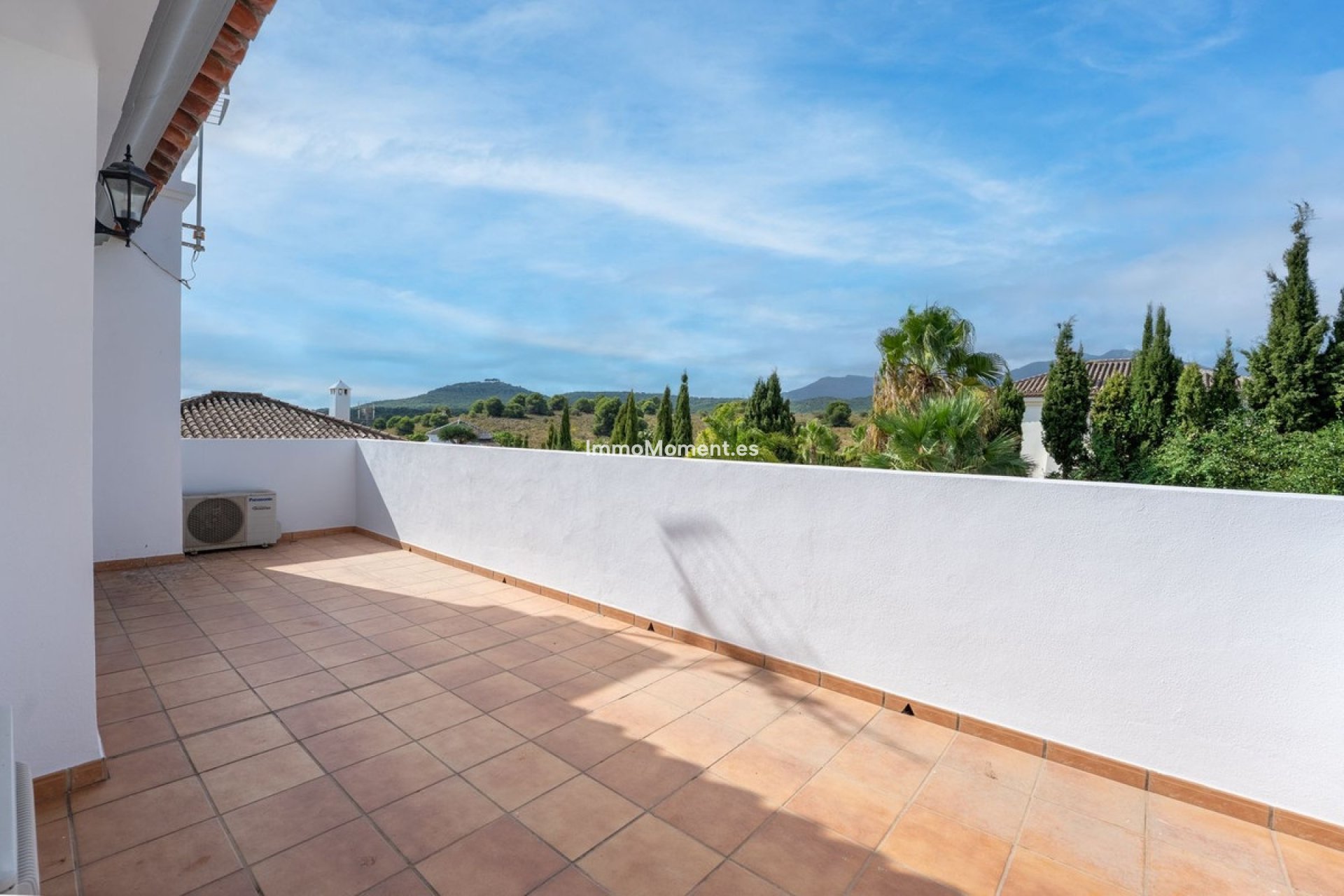 Resale - Villa - Inland  - Coín