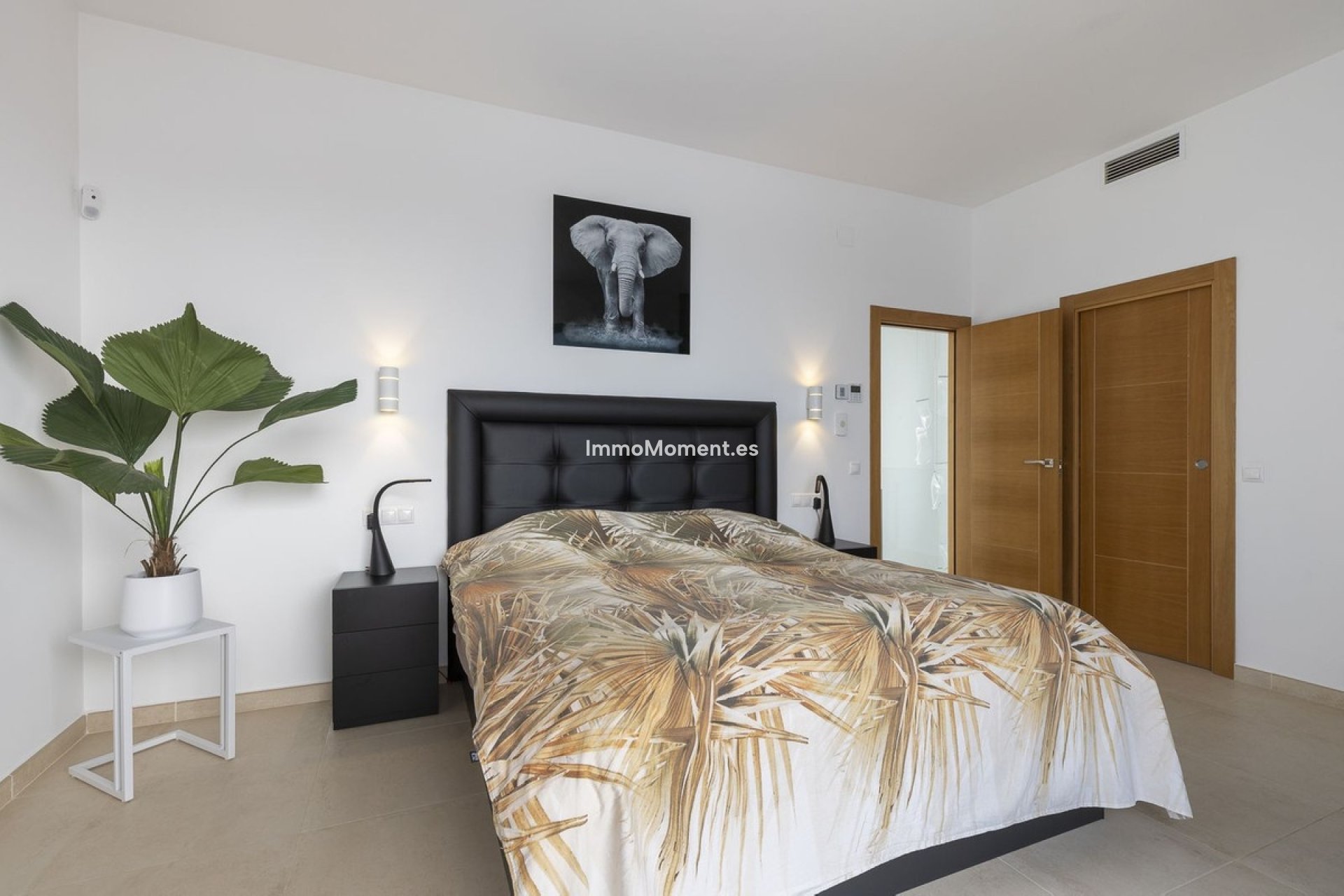 Resale - Villa - Inland  - Coín