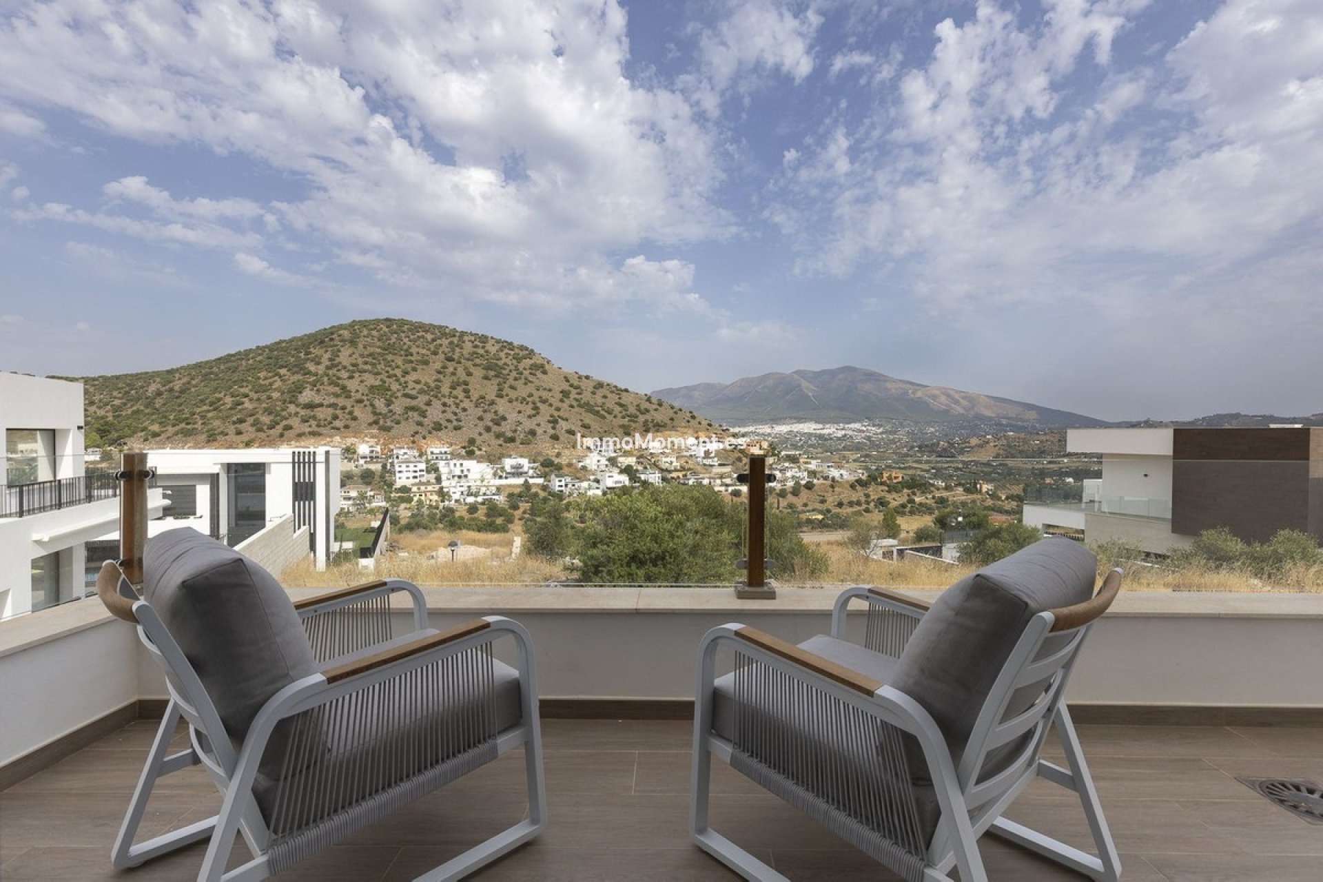 Resale - Villa - Inland  - Coín