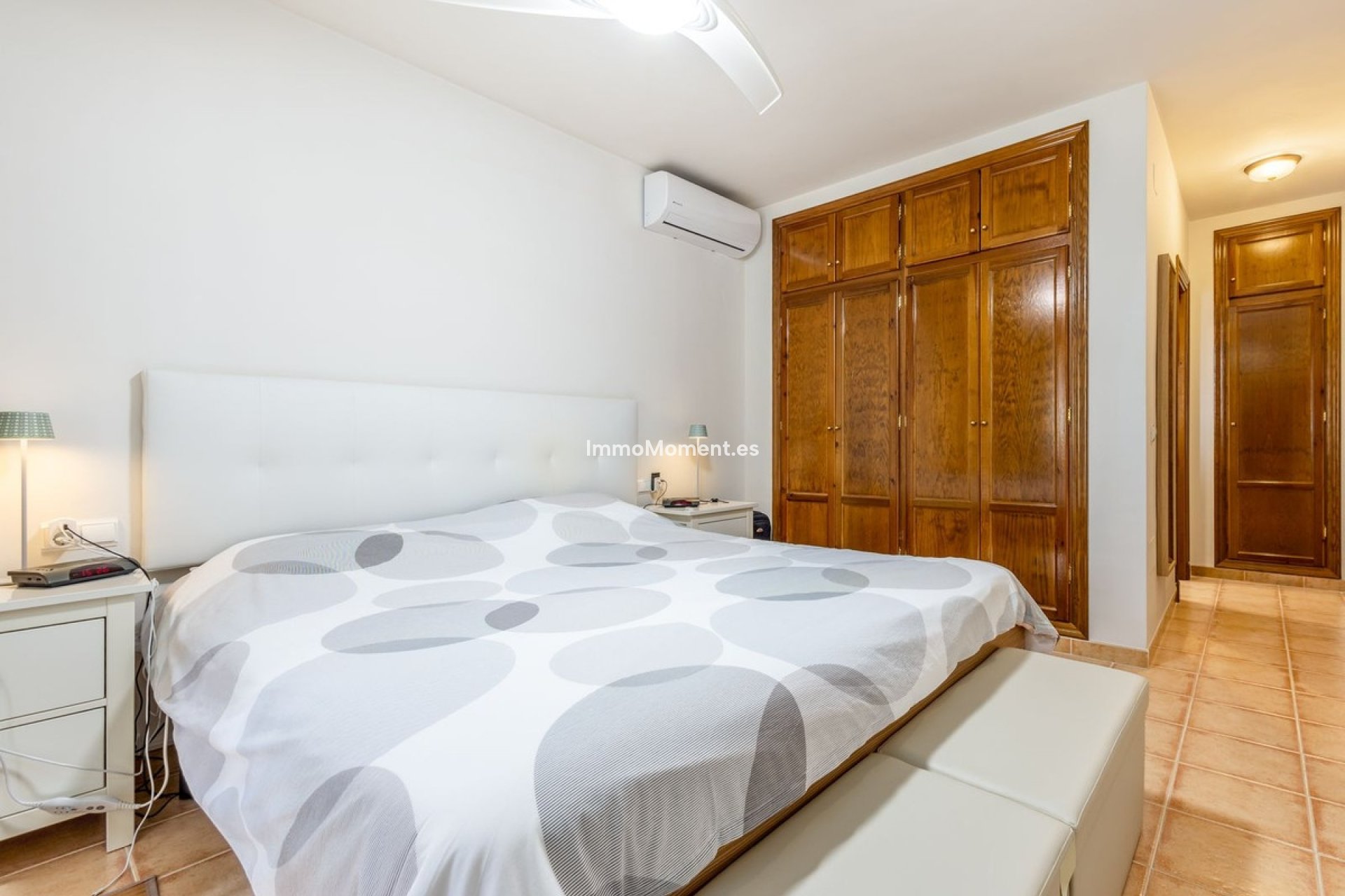 Resale - Villa - Inland  - Coín