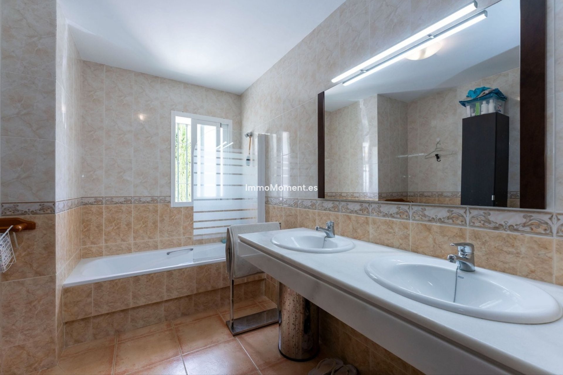 Resale - Villa - Inland  - Coín