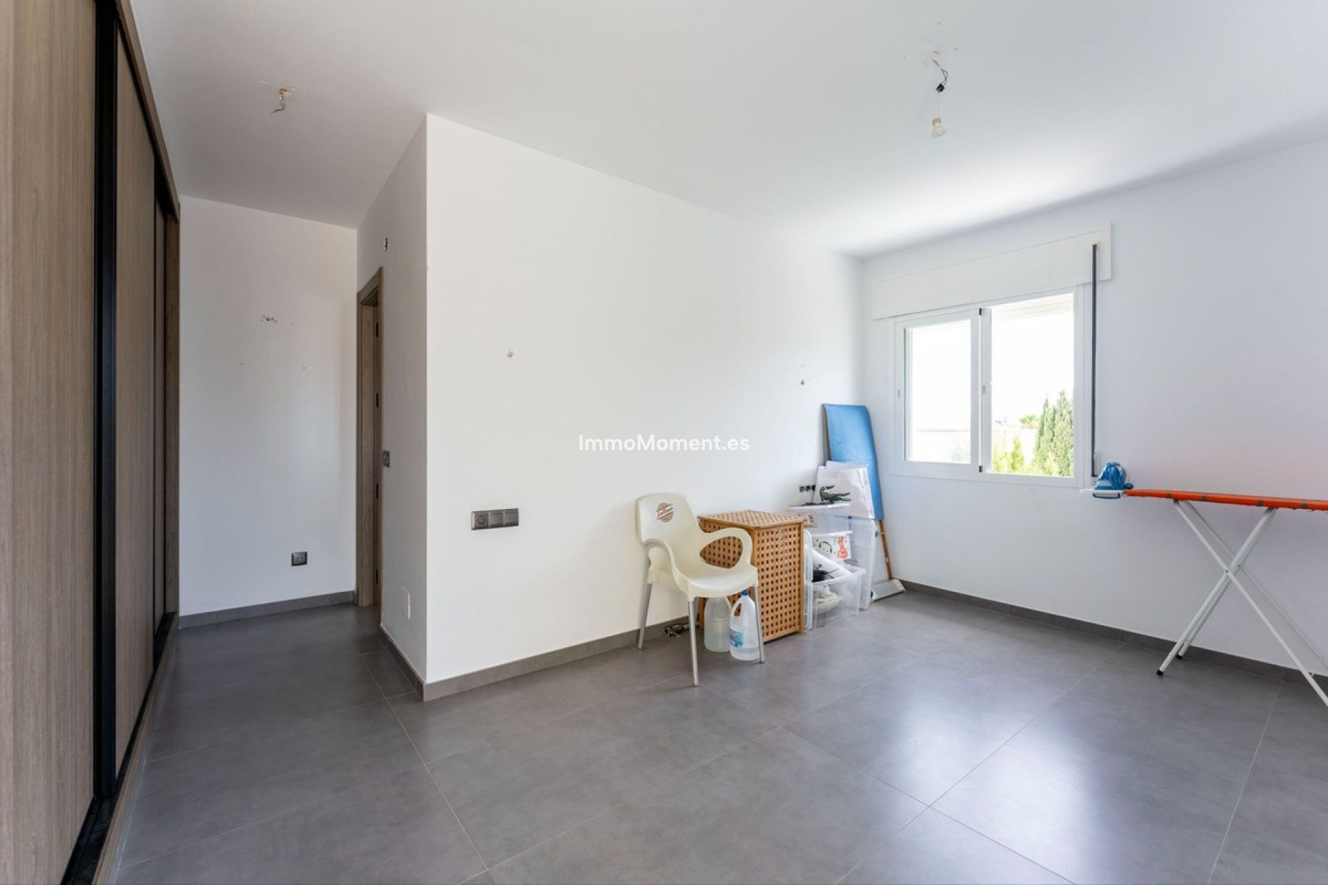 Resale - Villa - Inland  - Coín