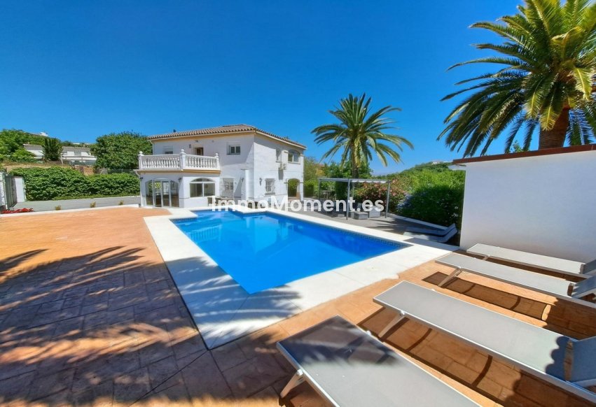 Resale - Villa - Inland  - Coín