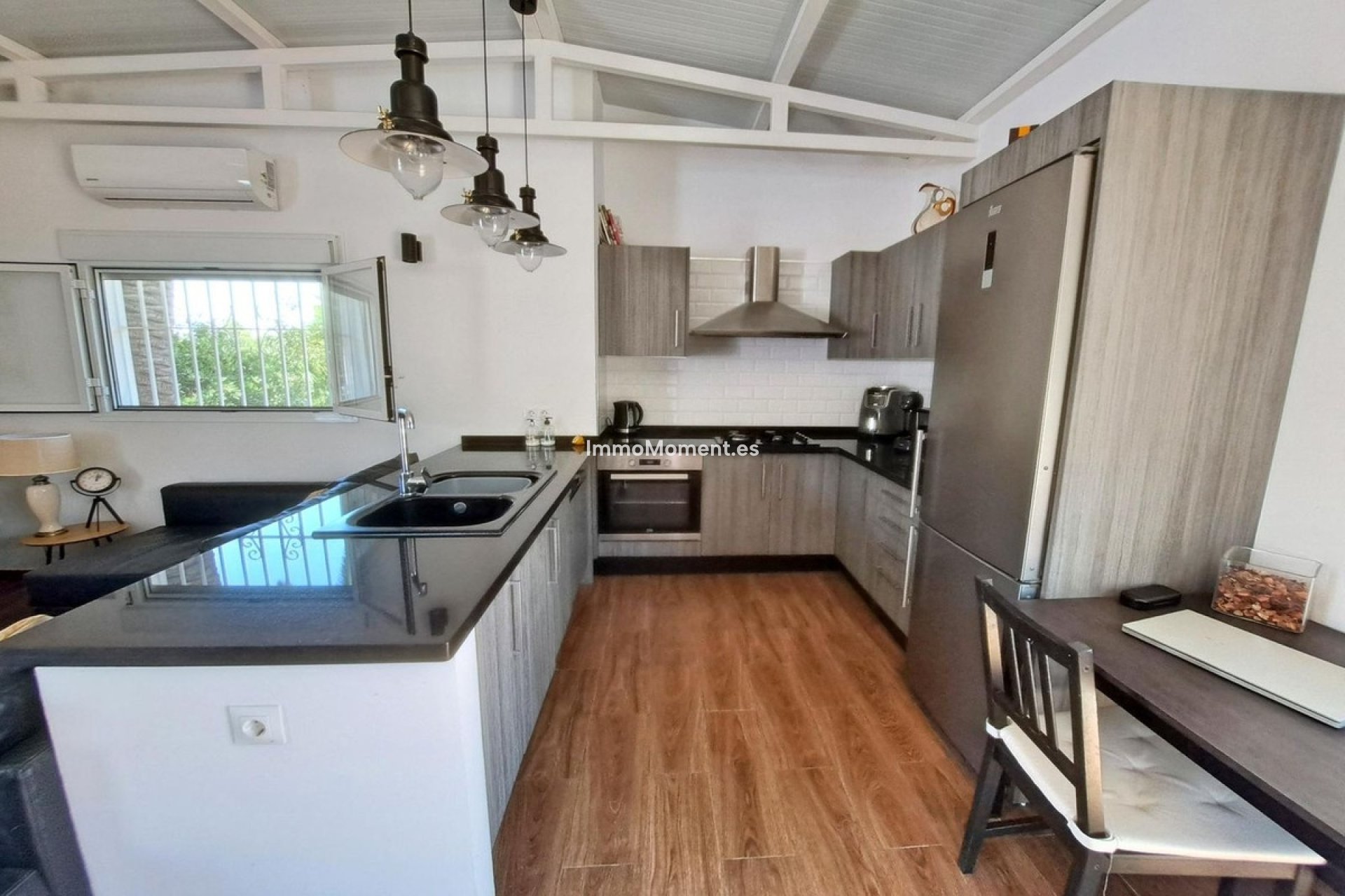 Resale - Villa - Inland  - Coín