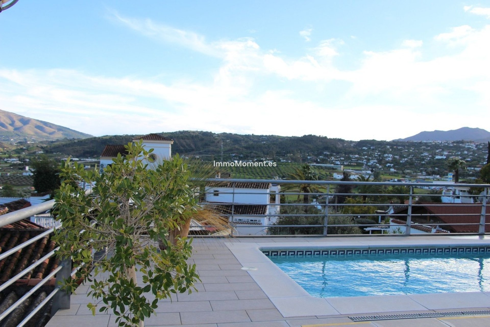 Resale - Villa - Inland  - Coín