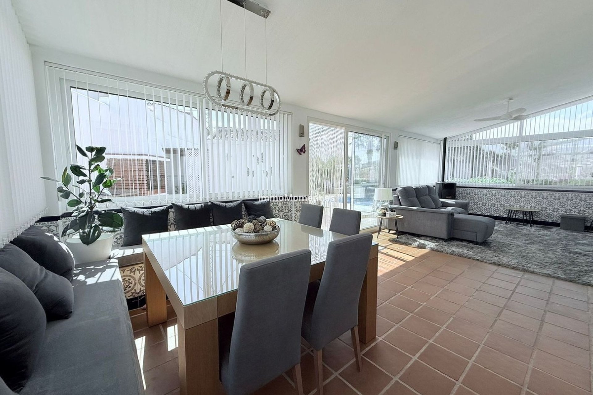 Resale - Villa - Inland  - Coín