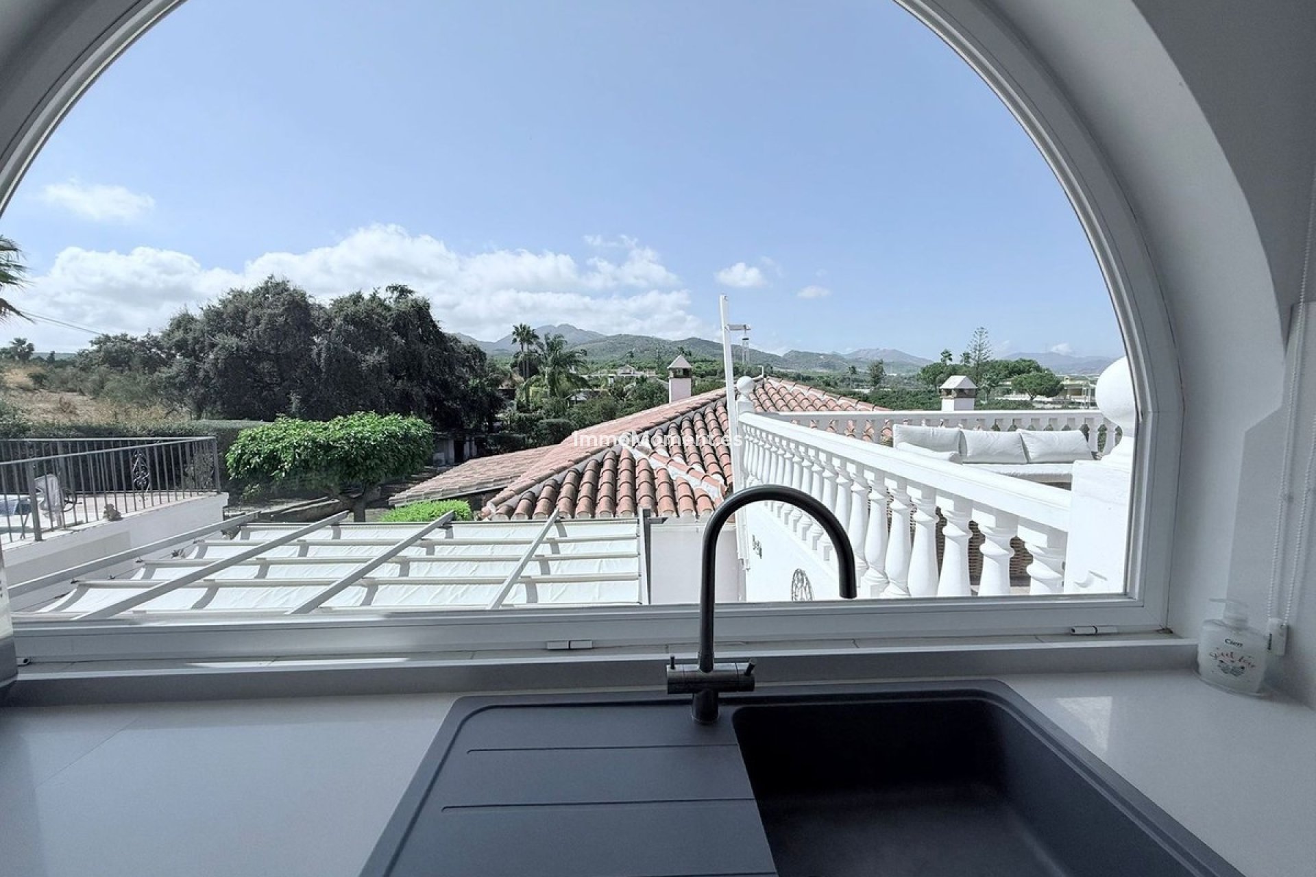 Resale - Villa - Inland  - Coín