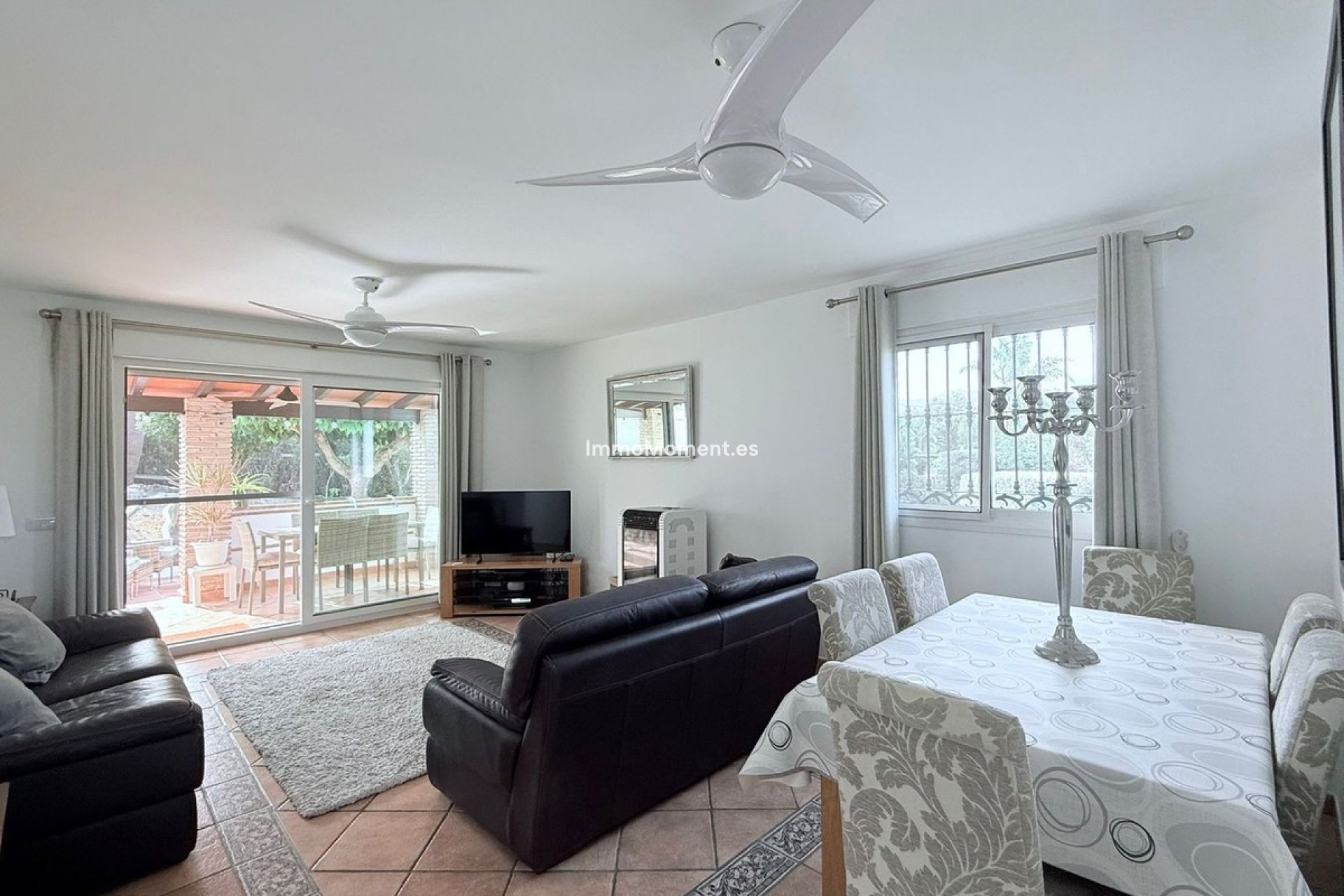 Resale - Villa - Inland  - Coín