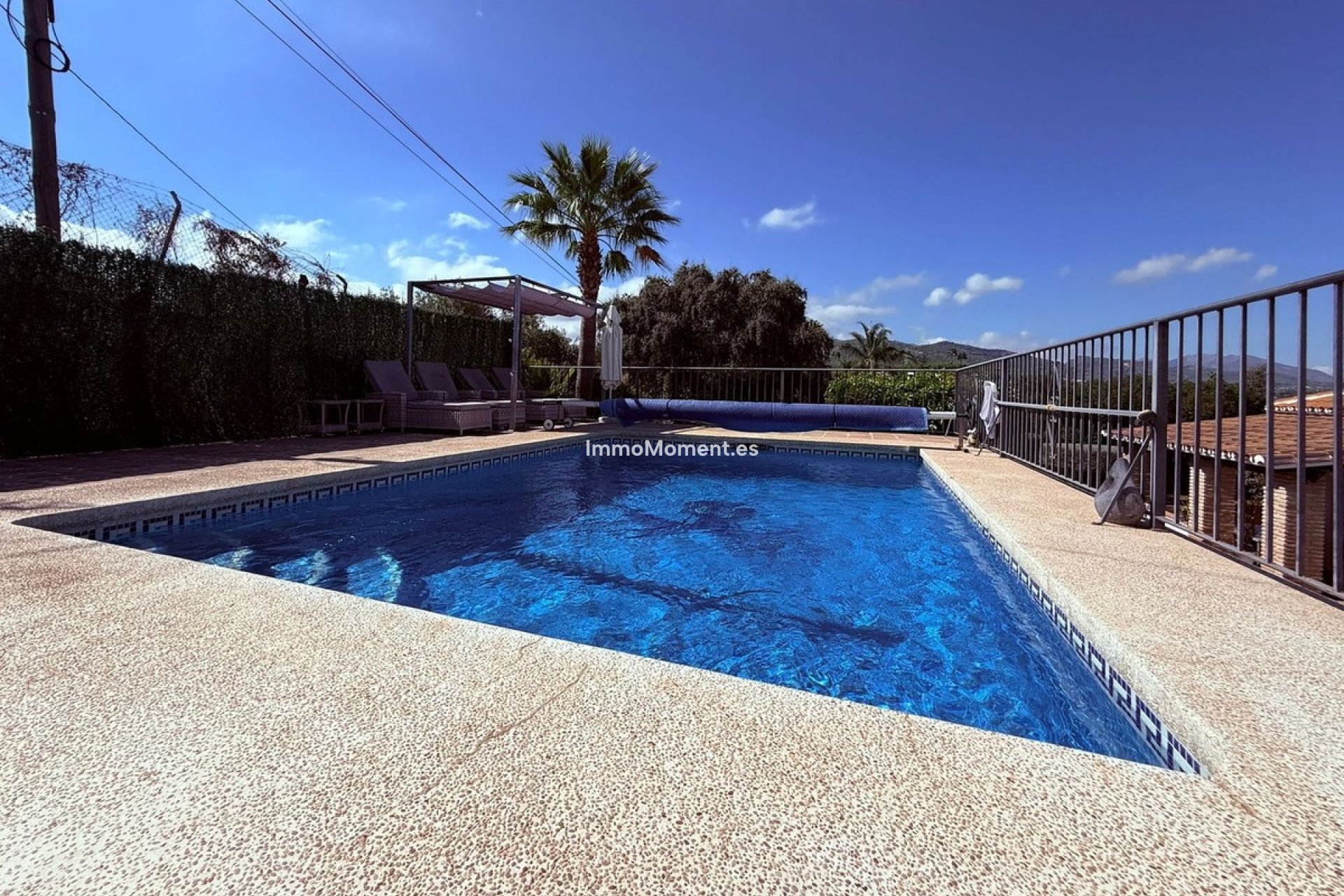 Resale - Villa - Inland  - Coín