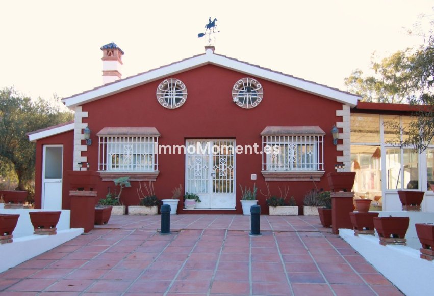 Resale - Villa - Inland  - Coín