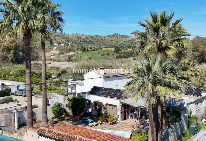 Resale - Villa - Inland  - Coín