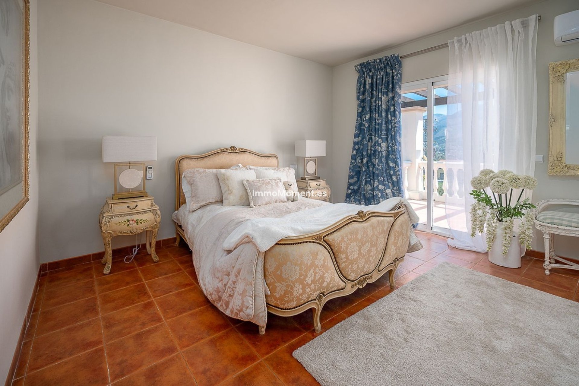 Resale - Villa - Inland  - Coín